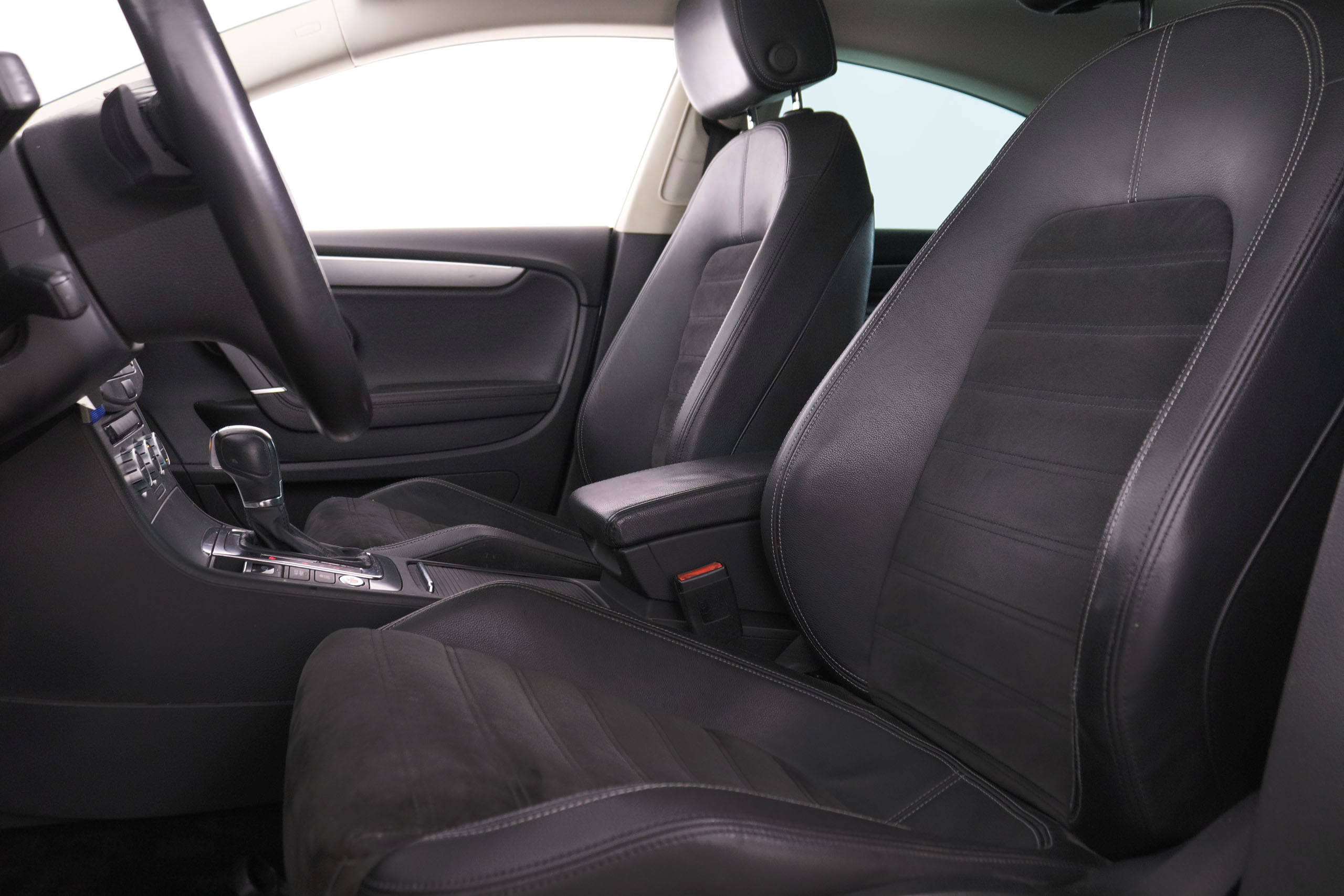 Volkswagen Cc 2.0 TDI EXCLUSIVE AUTO 140CV 4P # TECHO ELECTRICO, NAVY, PARKTRONIC foto 25