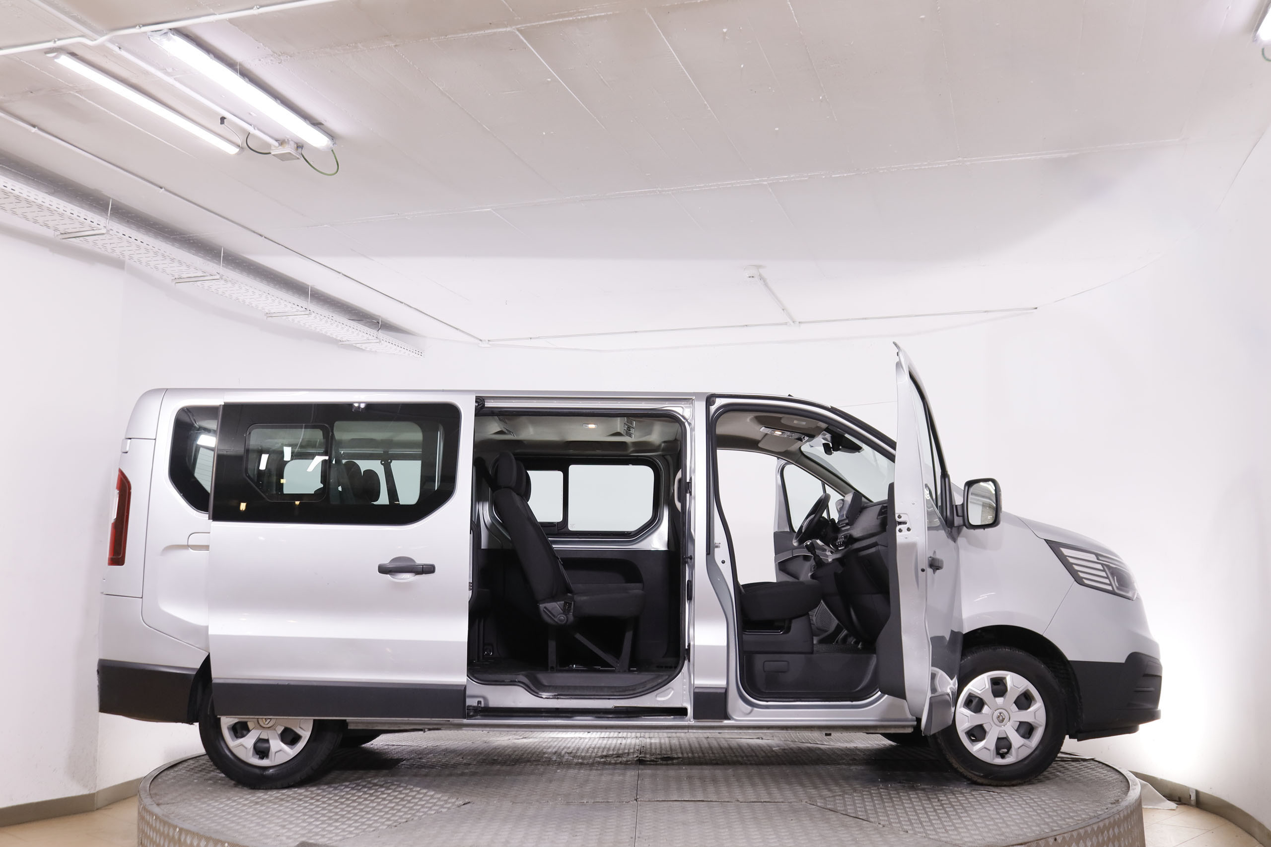 Renault Trafic 2.0 DCI L2 ENERGY ZEN 150CV 9 PLAZAS 5P # IVA DEDUCIBLE, PARKTRONIC foto 11