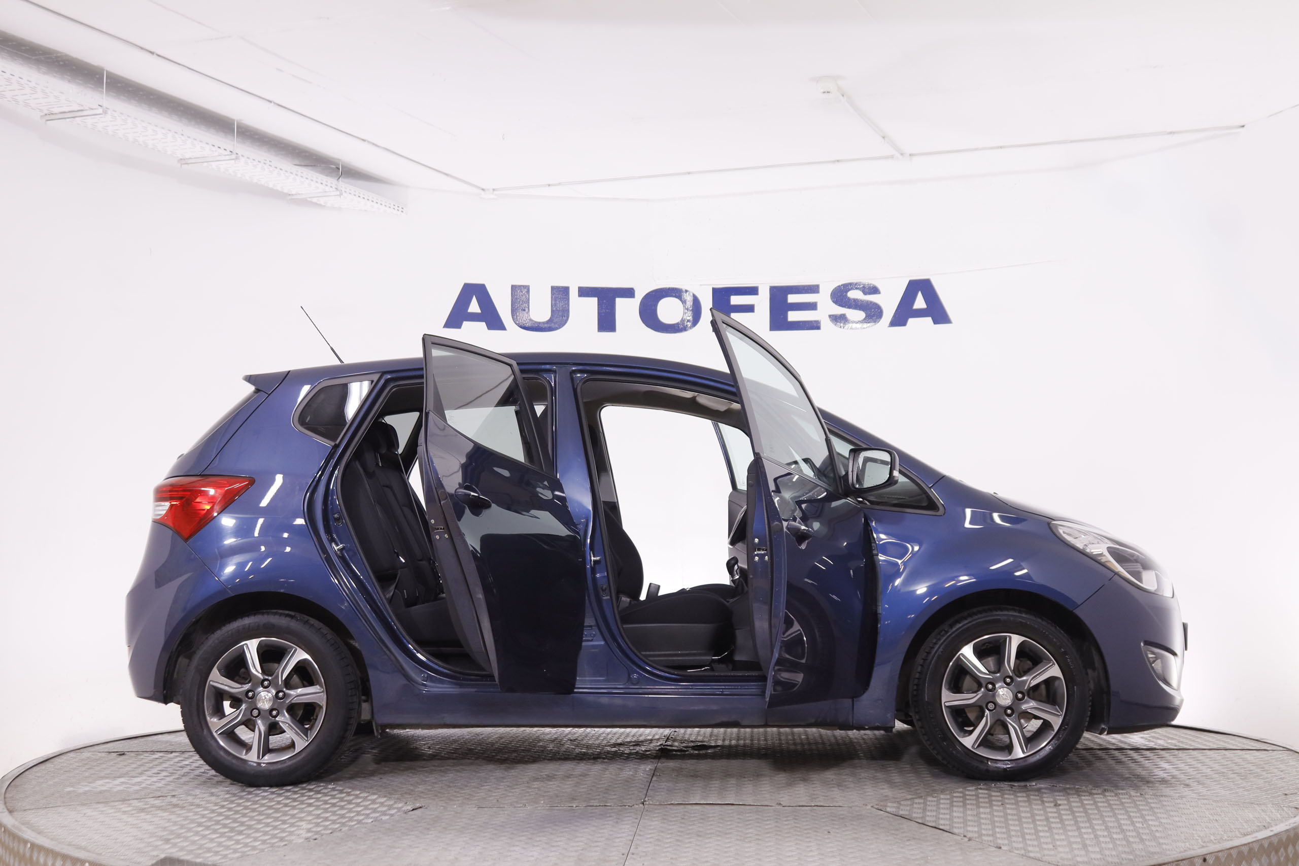 Hyundai Ix20 1.6 CRDI 115CV STYLE 5P # NAVY,CAMARA TRASERA,PARKTRONIC foto 10