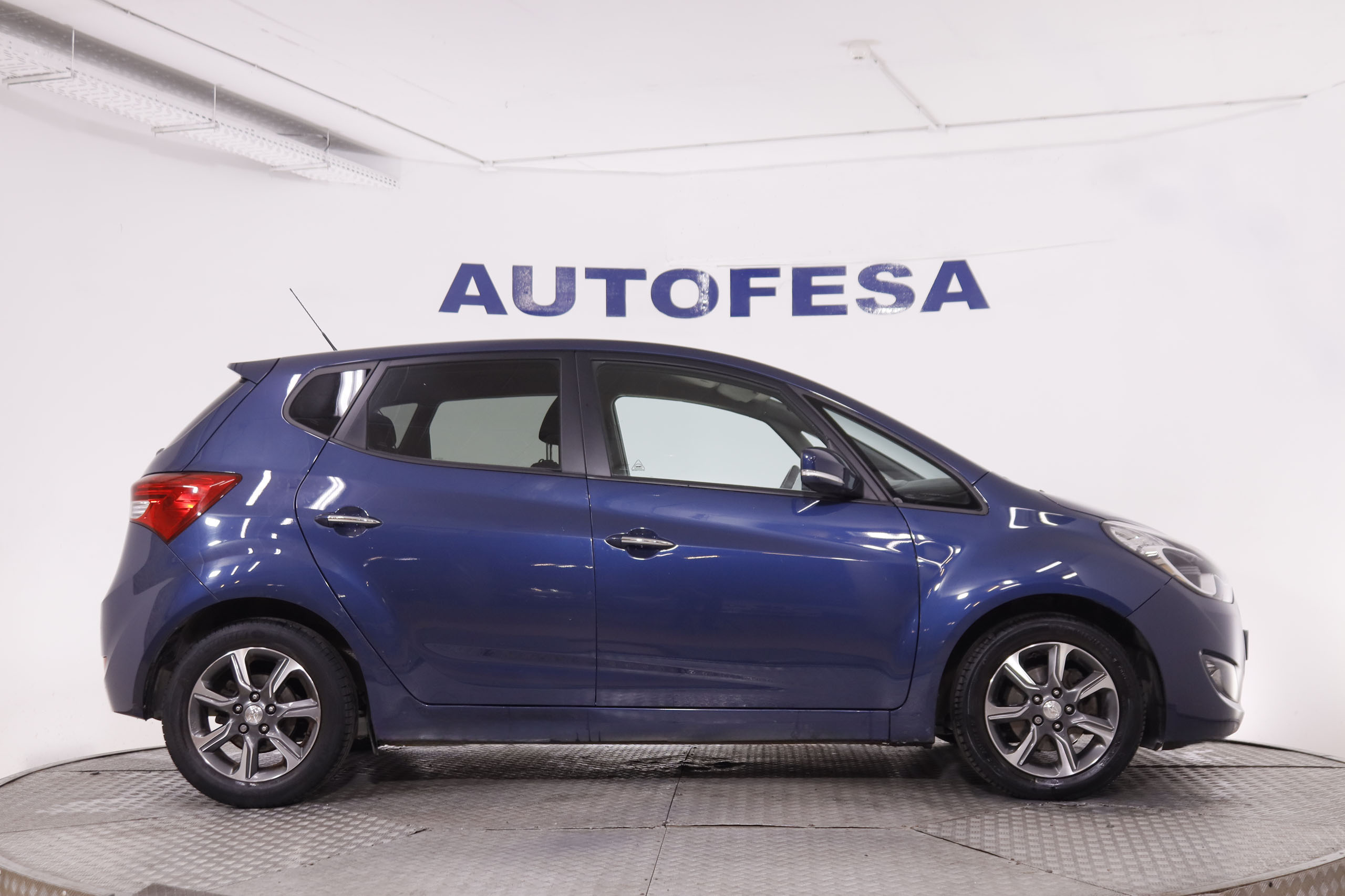 Hyundai Ix20 1.6 CRDI 115CV STYLE 5P # NAVY,CAMARA TRASERA,PARKTRONIC foto 9