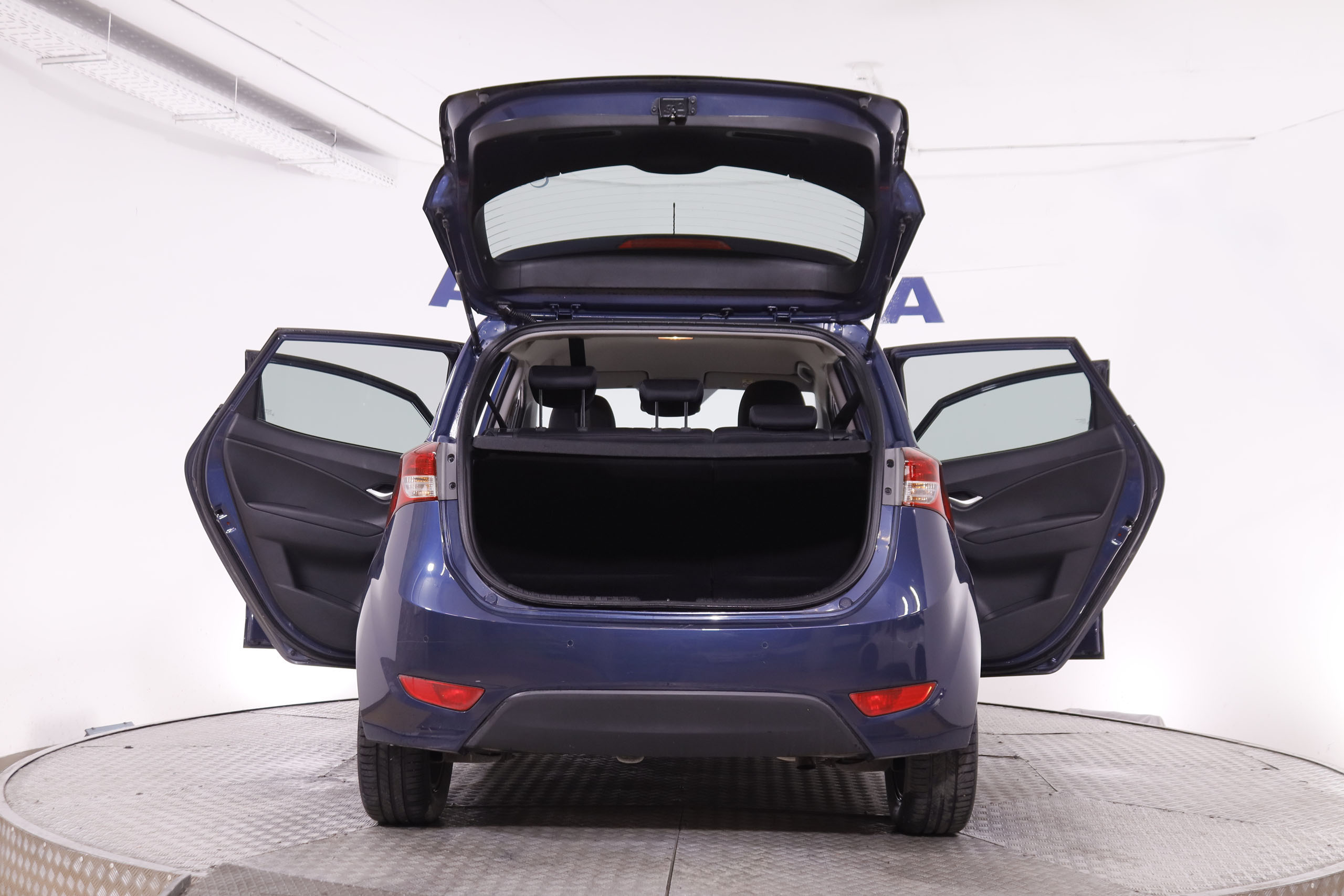 Hyundai Ix20 1.6 CRDI 115CV STYLE 5P # NAVY,CAMARA TRASERA,PARKTRONIC foto 11