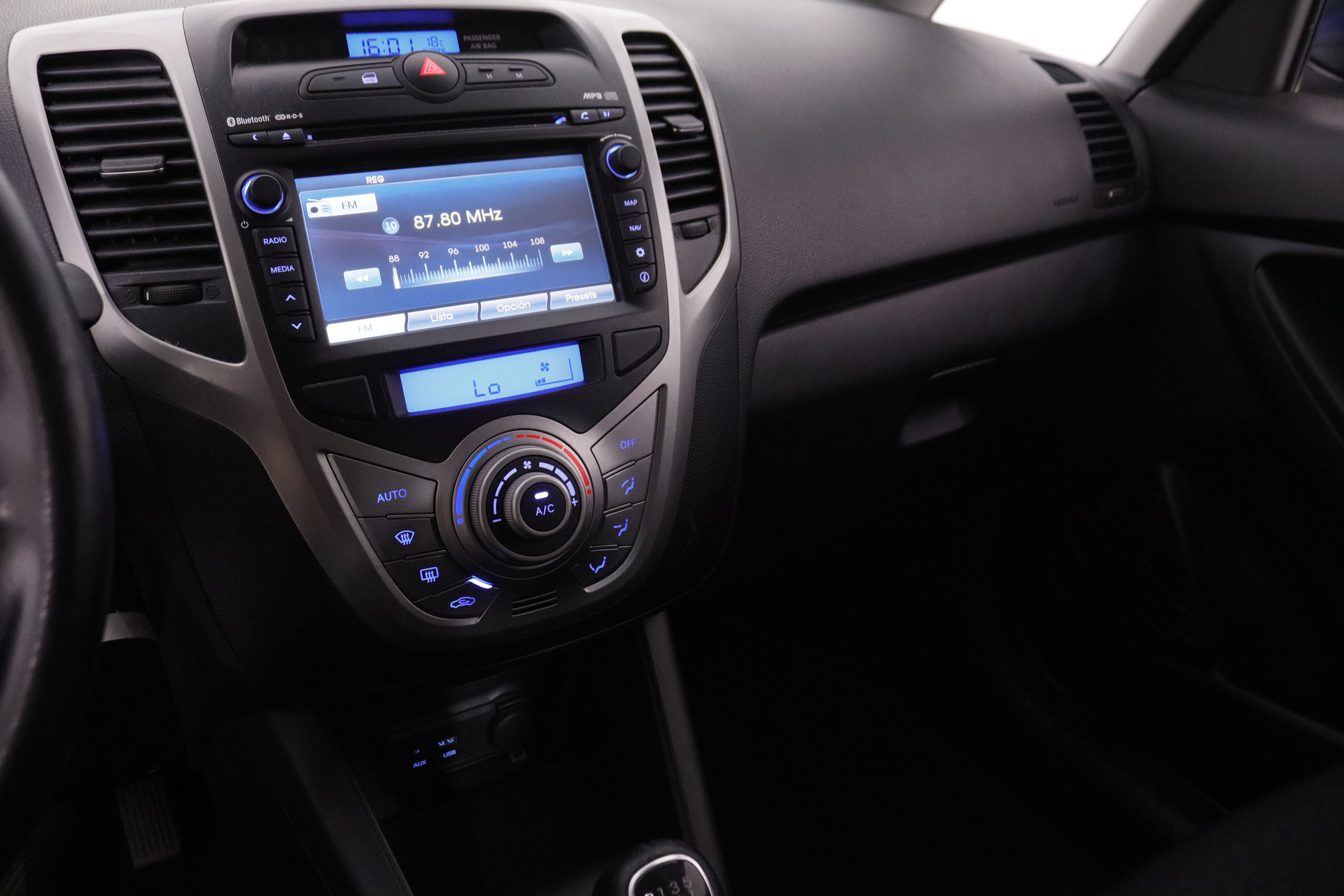 Hyundai Ix20 1.6 CRDI 115CV STYLE 5P # NAVY,CAMARA TRASERA,PARKTRONIC foto 18