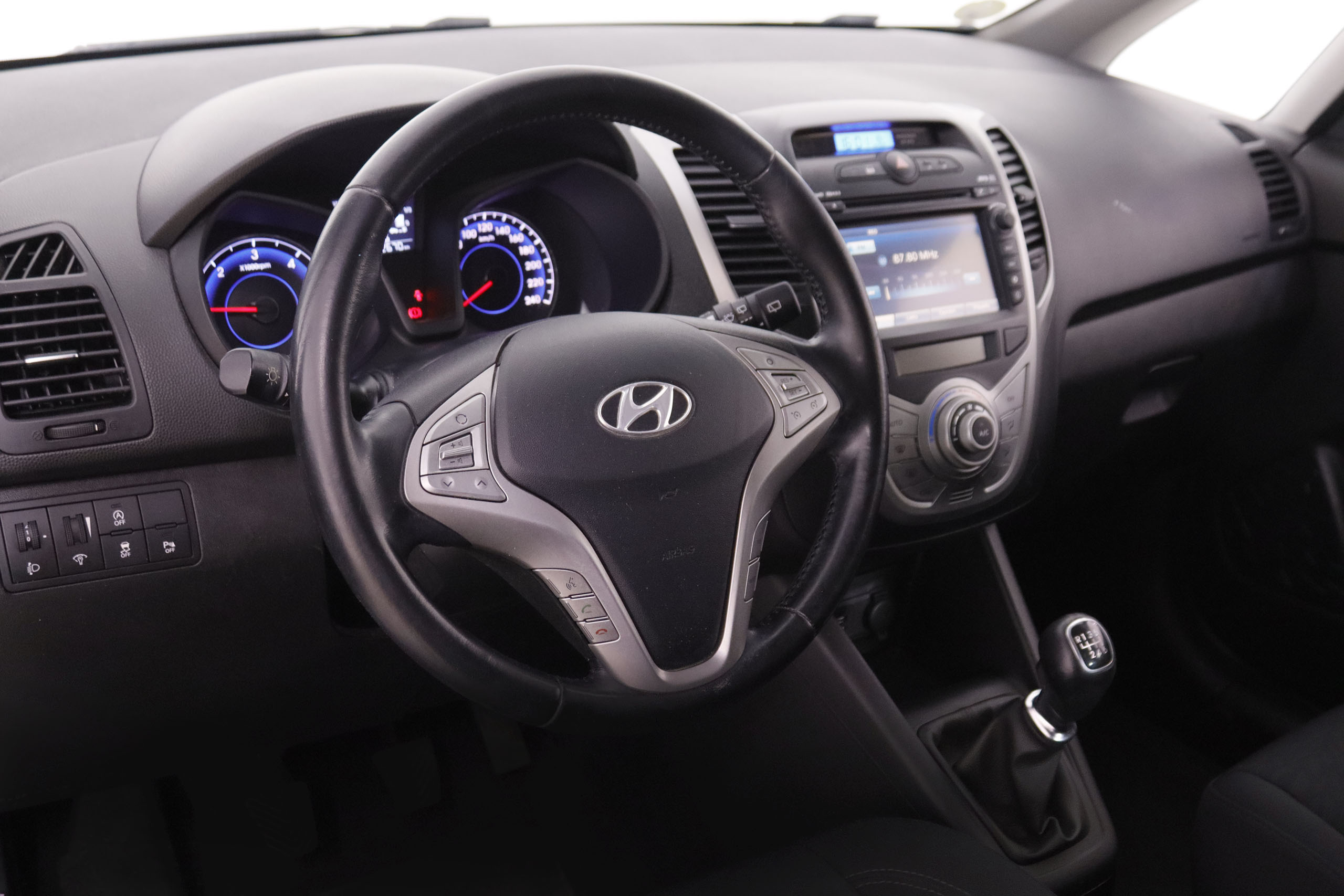 Hyundai Ix20 1.6 CRDI 115CV STYLE 5P # NAVY,CAMARA TRASERA,PARKTRONIC foto 14