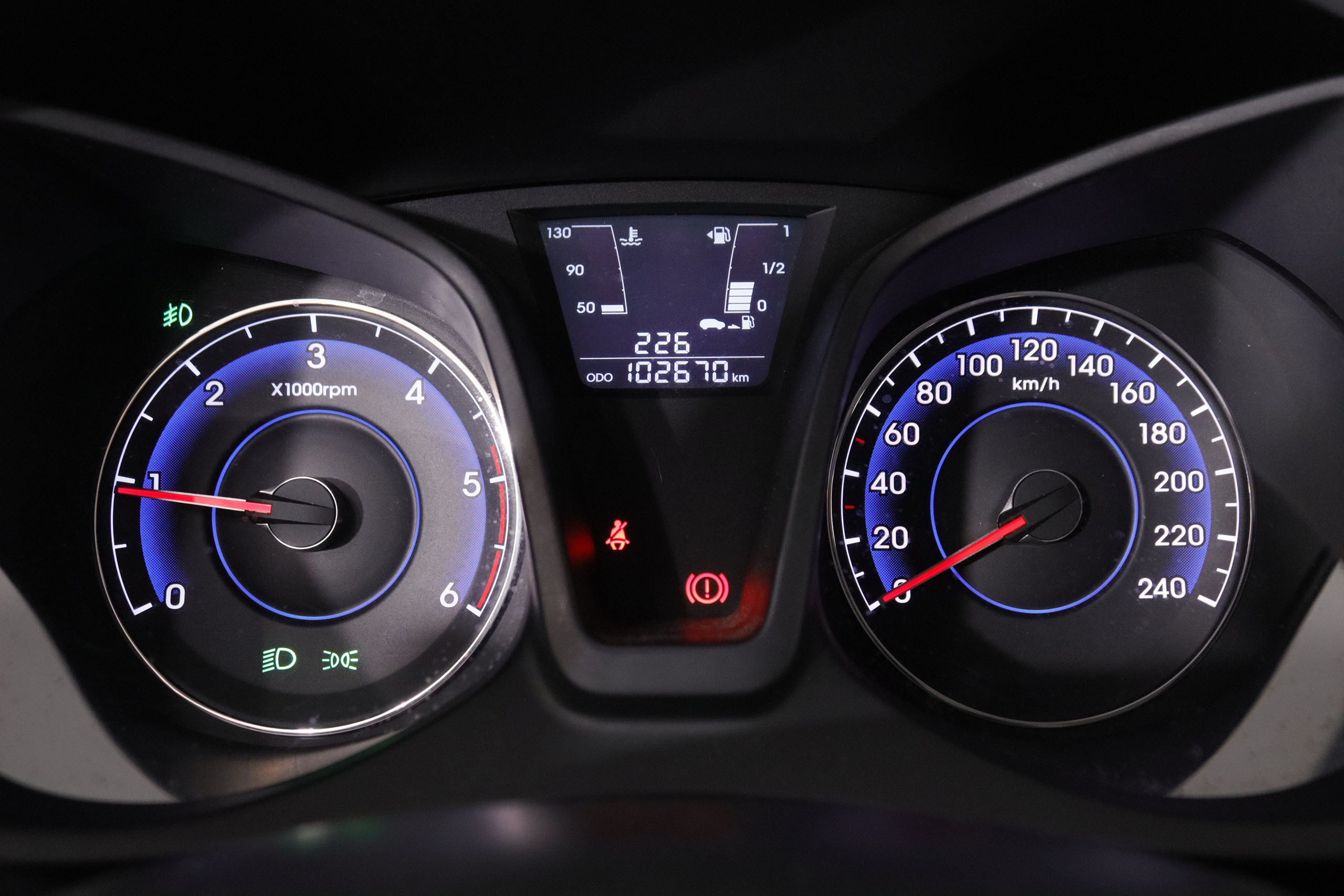 Hyundai Ix20 1.6 CRDI 115CV STYLE 5P # NAVY,CAMARA TRASERA,PARKTRONIC foto 17