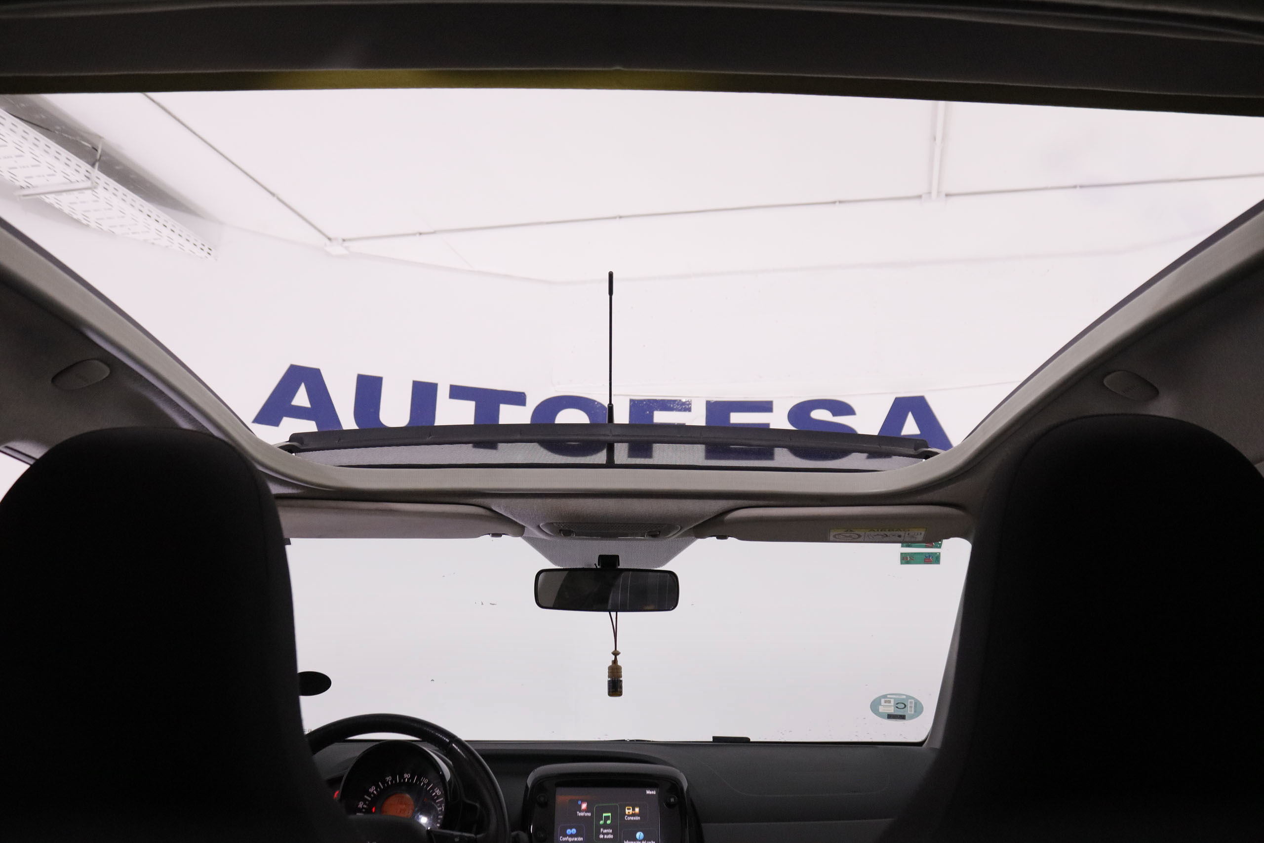 Peugeot 108 1.0 VTI TOP! 72CV 5P # TECHO foto 14