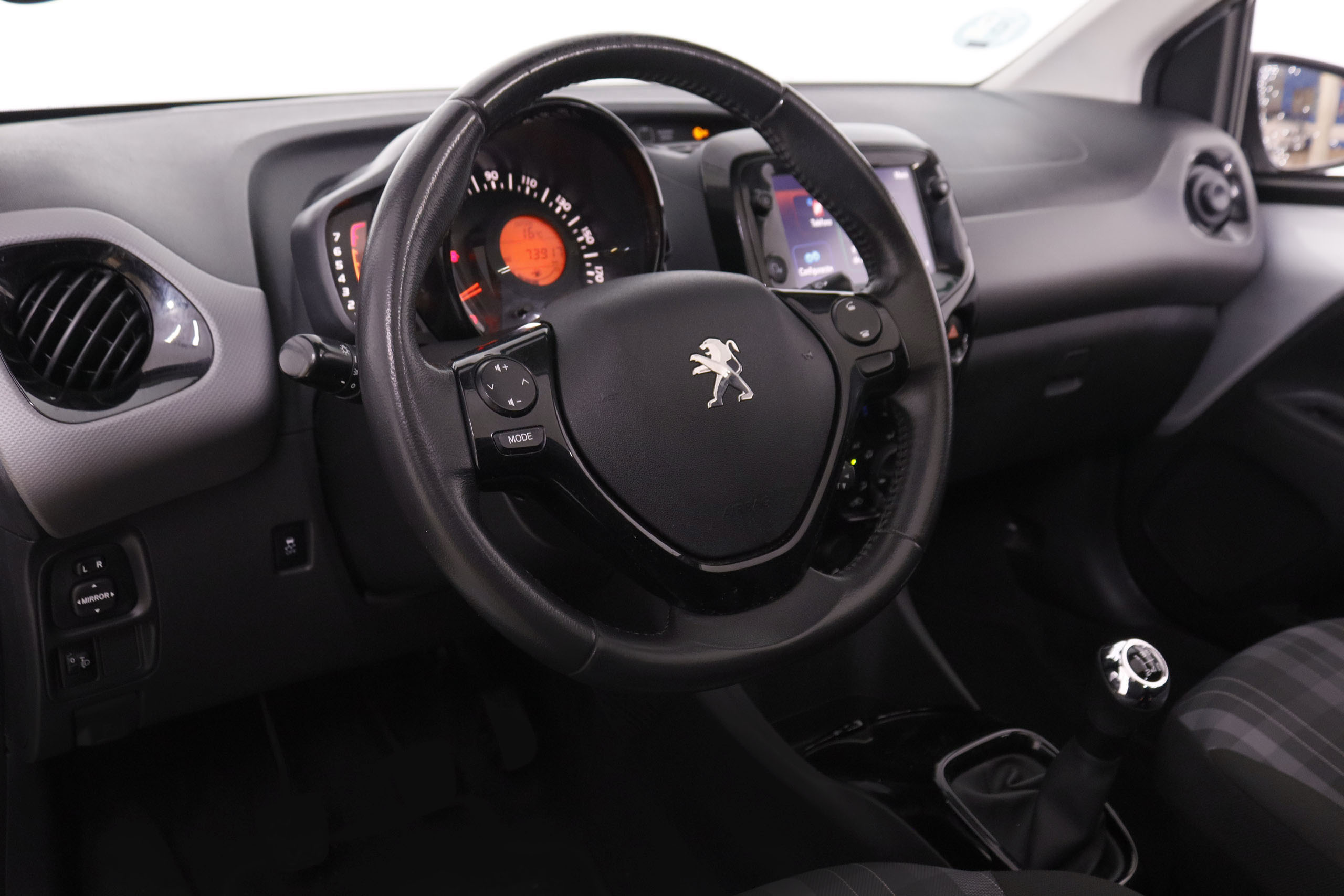 Peugeot 108 1.0 VTI TOP! 72CV 5P # TECHO foto 16