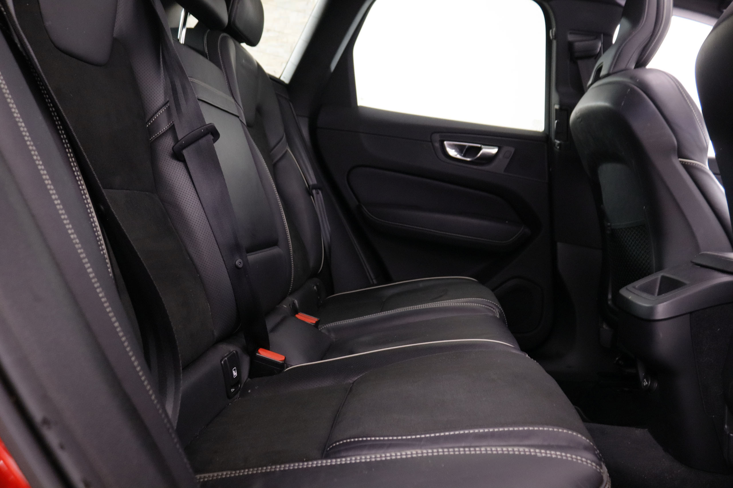 Volvo XC60 2.0 D3 Rdesign 4x2 - foto 27