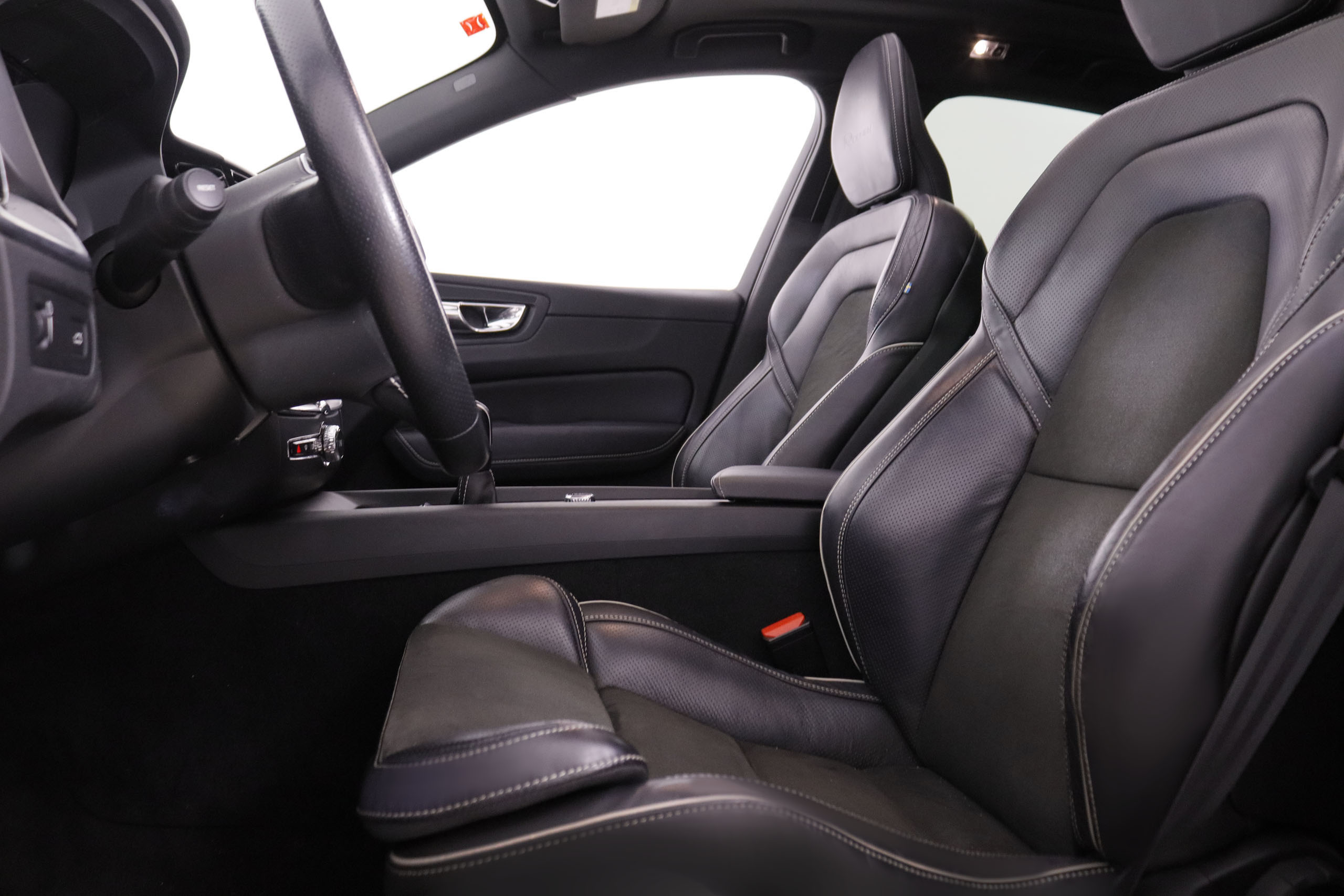 Volvo XC60 2.0 D3 Rdesign 4x2 - foto 24