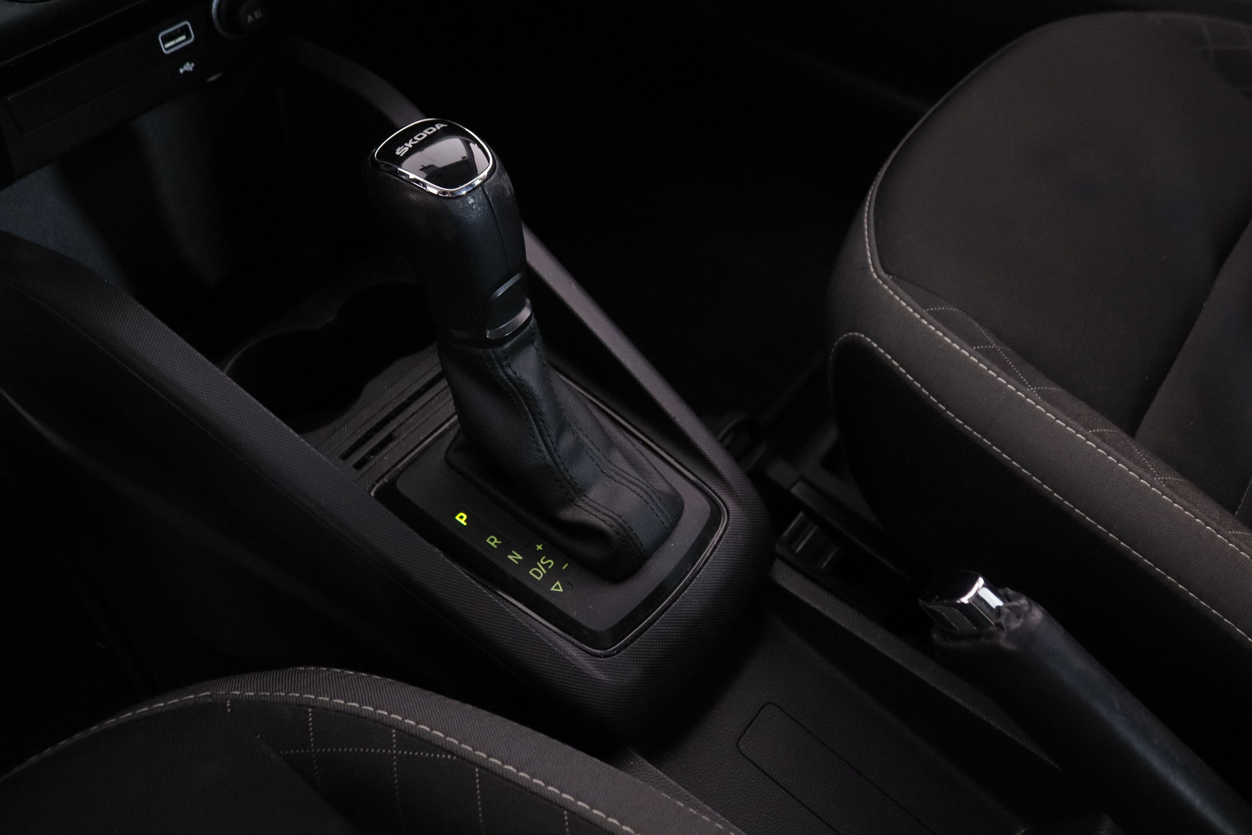 Škoda Fabia 1.0 TSI DSG - foto 16