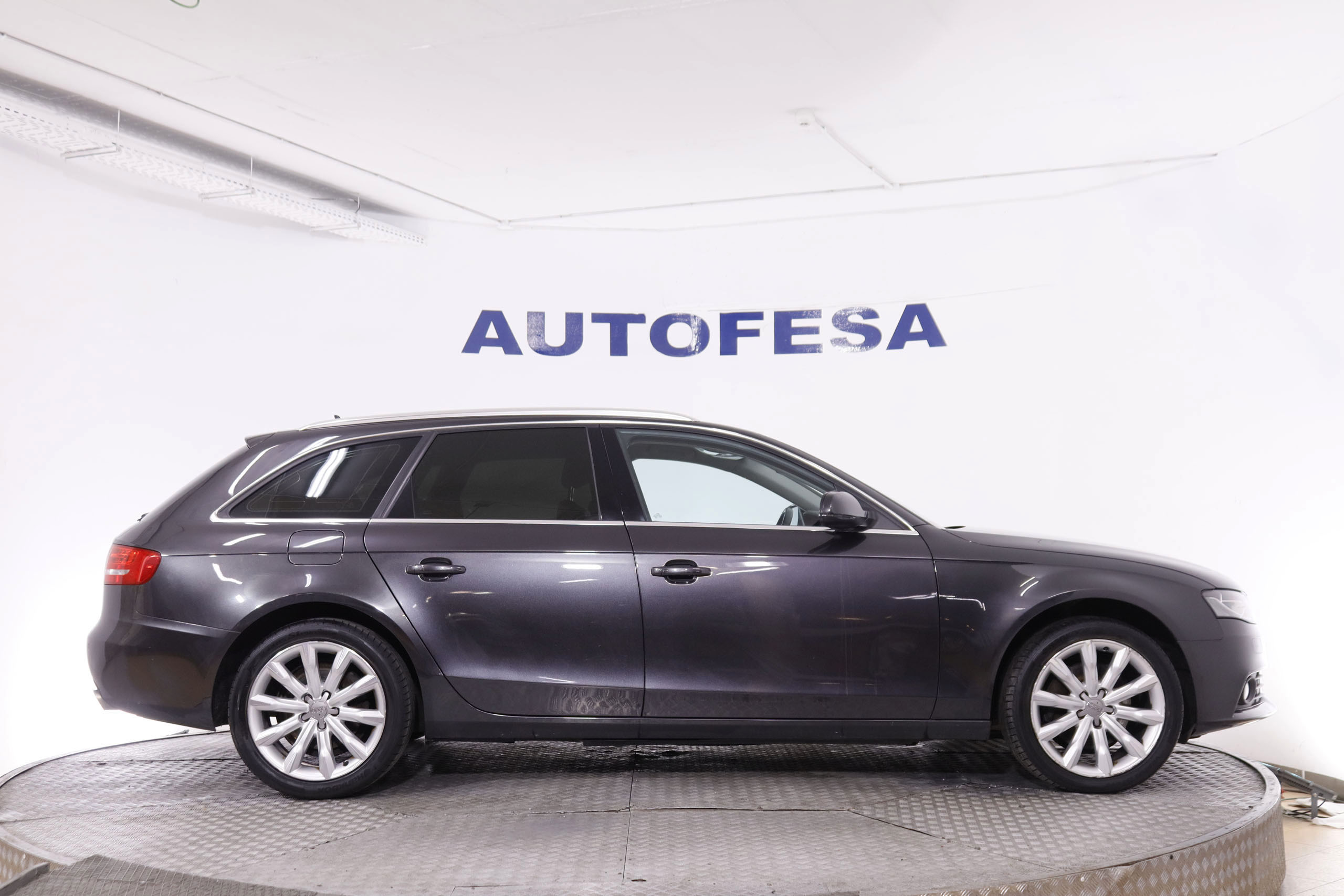 Audi A4 3.0 TDI Avant quattro - foto 9