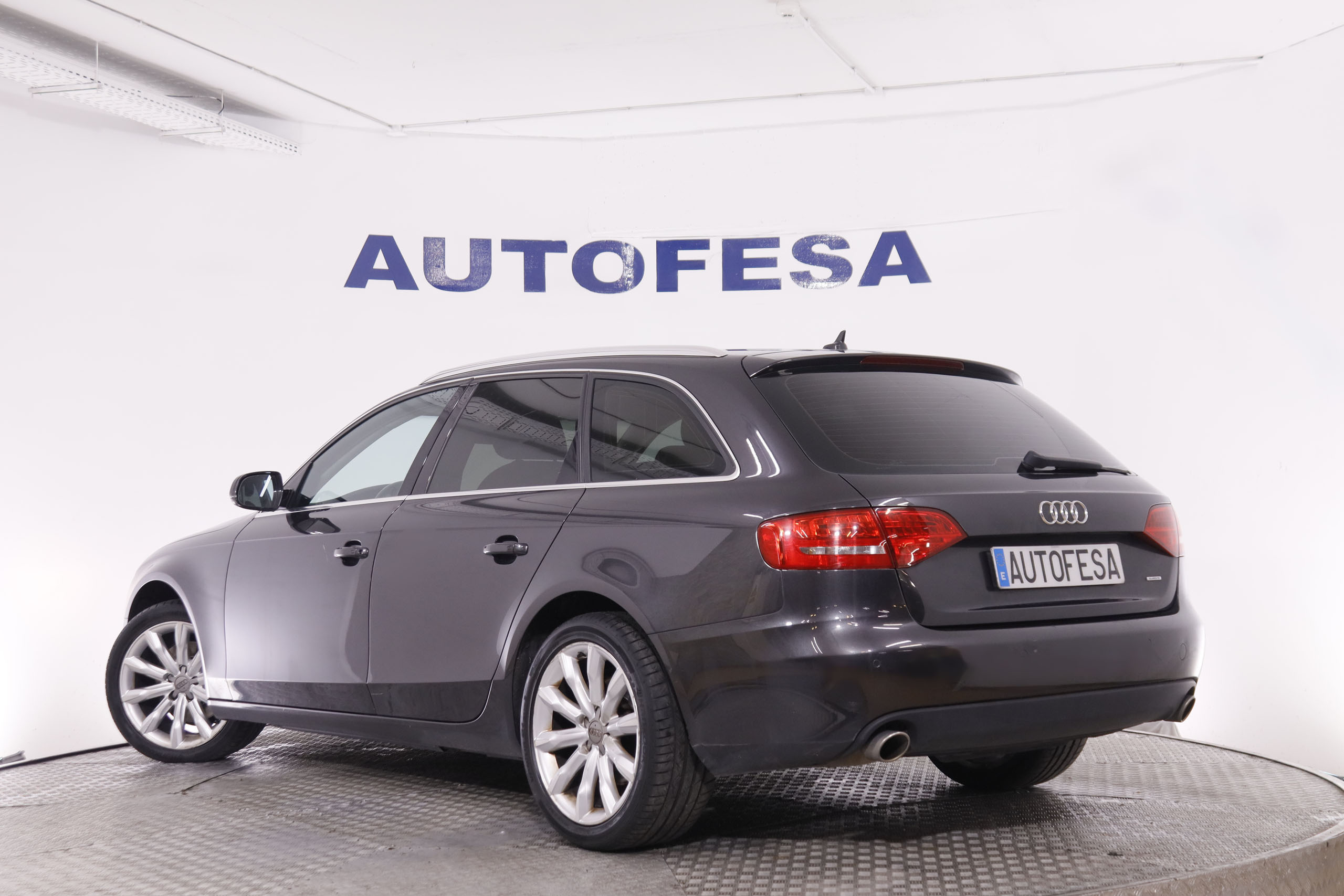 Audi A4 3.0 TDI Avant quattro - foto 8
