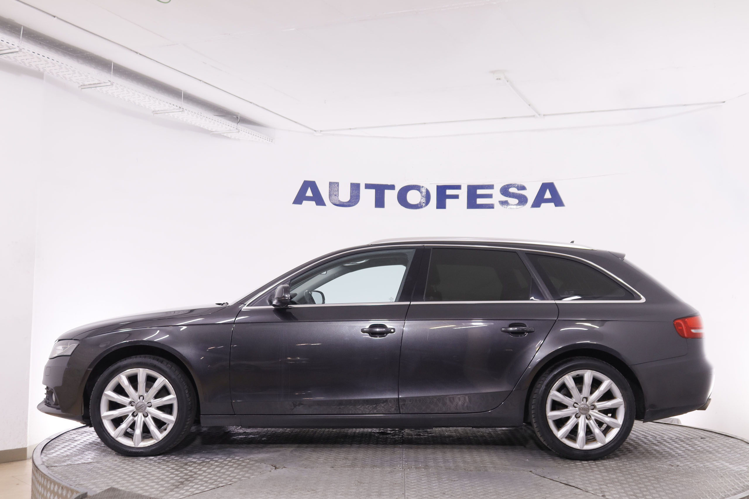 Audi A4 3.0 TDI Avant quattro - foto 5