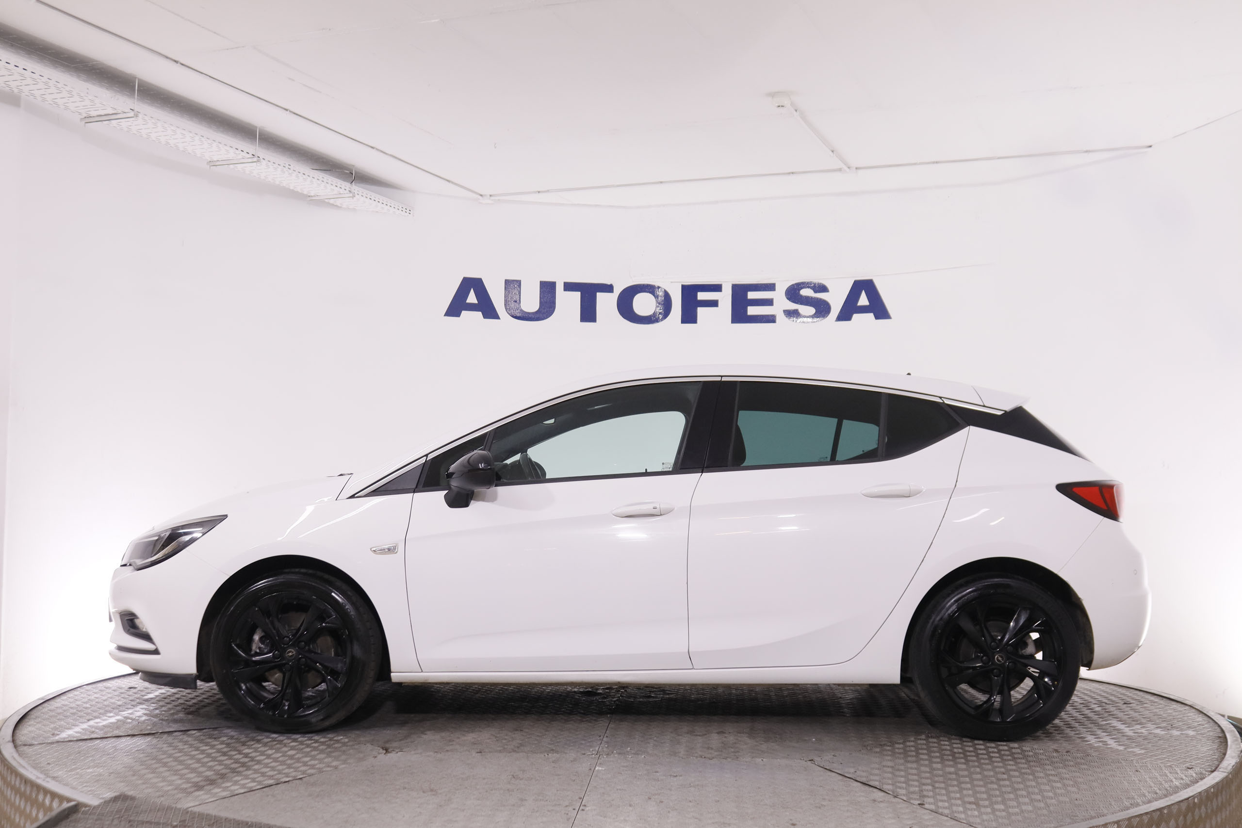 Opel Astra 1.6 CDTI Black Edition Plus - foto 4