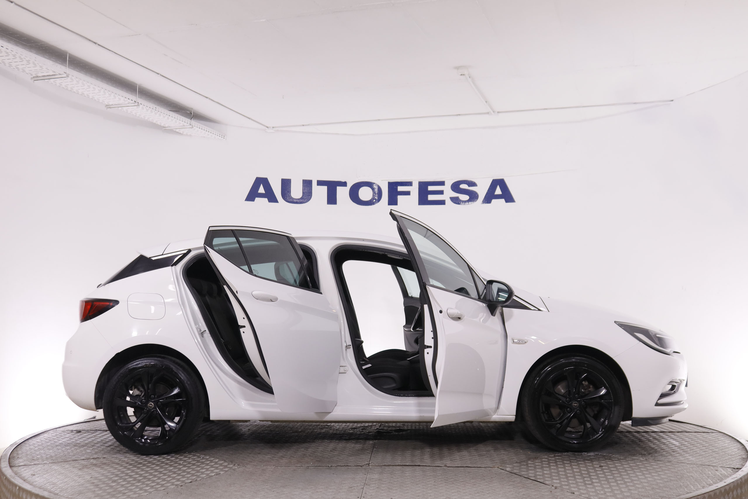 Opel Astra 1.6 CDTI Black Edition Plus - foto 9