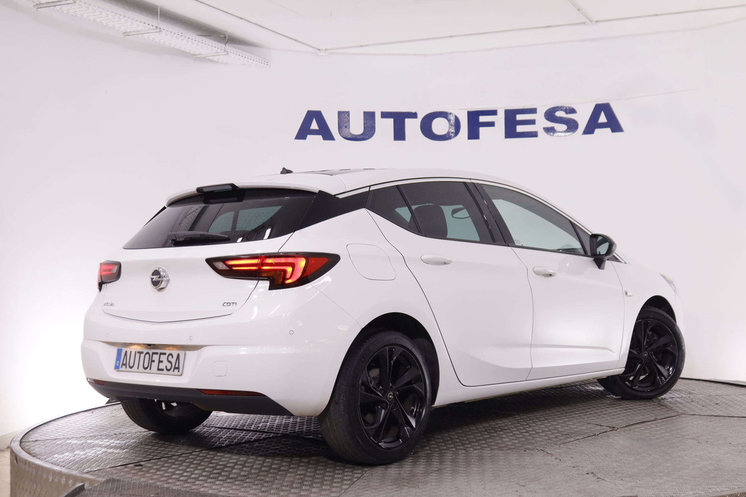 Opel Astra 1.6 CDTI Black Edition Plus - foto 5