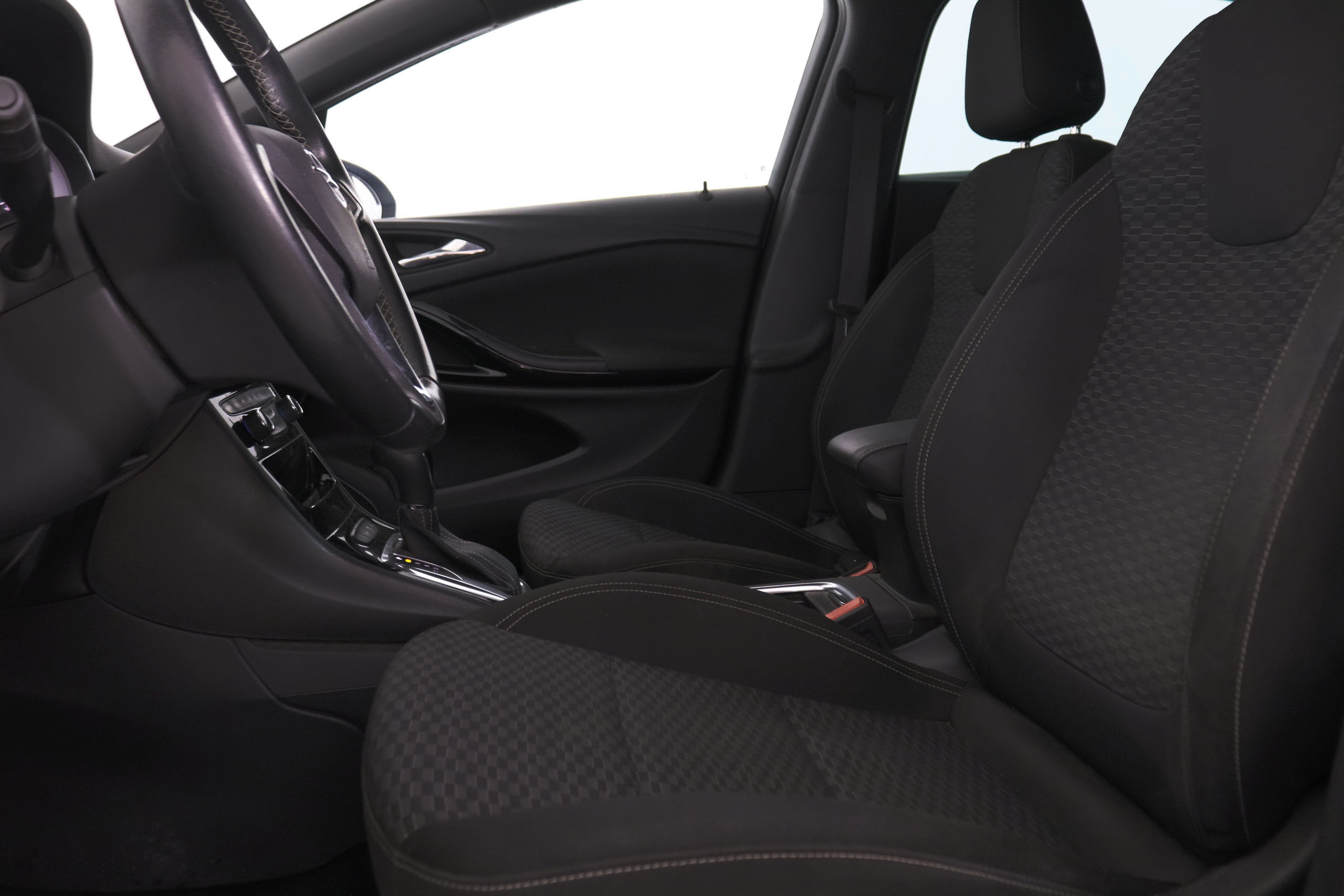 Opel Astra 1.6 CDTI Black Edition Plus - foto 17