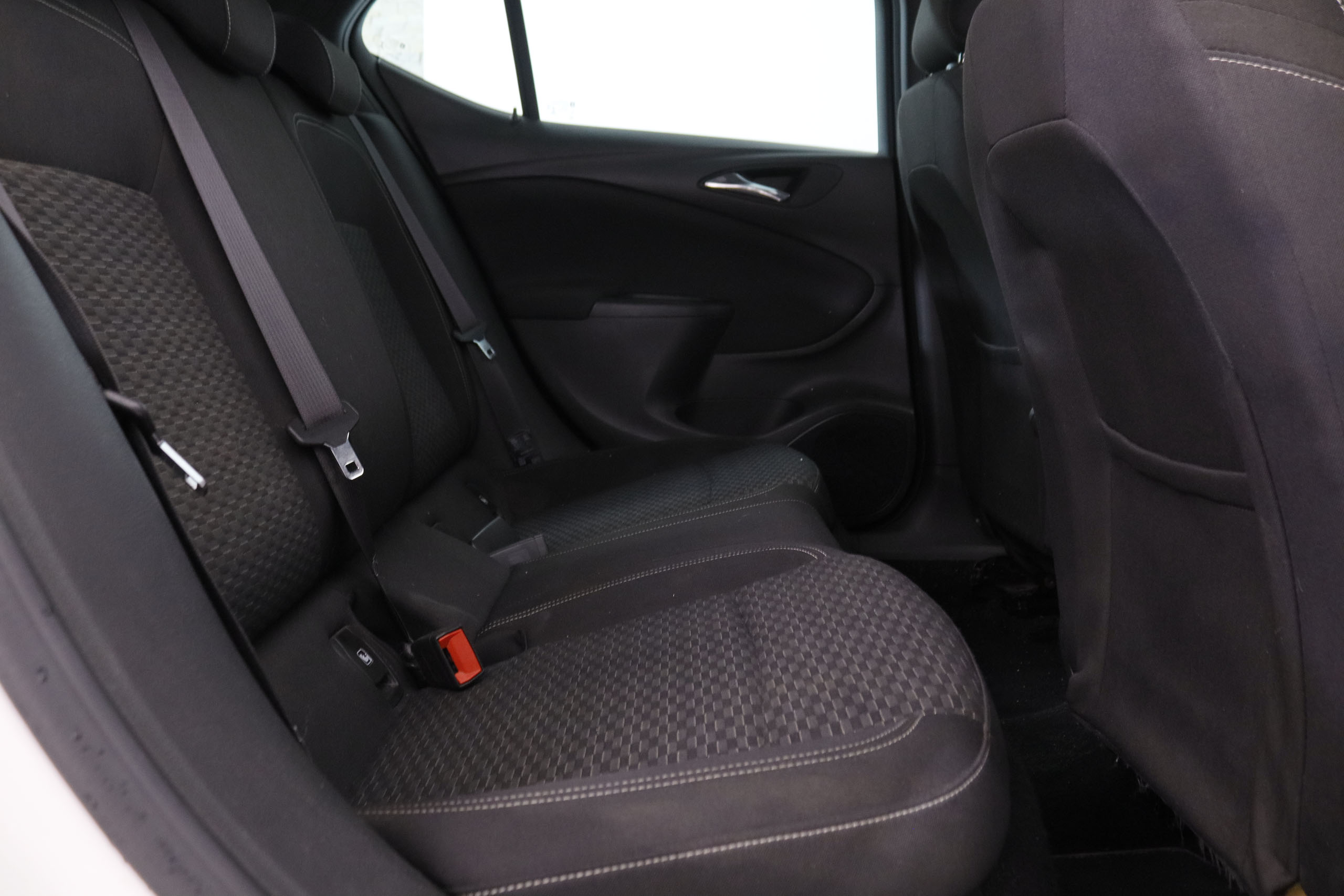 Opel Astra 1.6 CDTI Black Edition Plus - foto 19