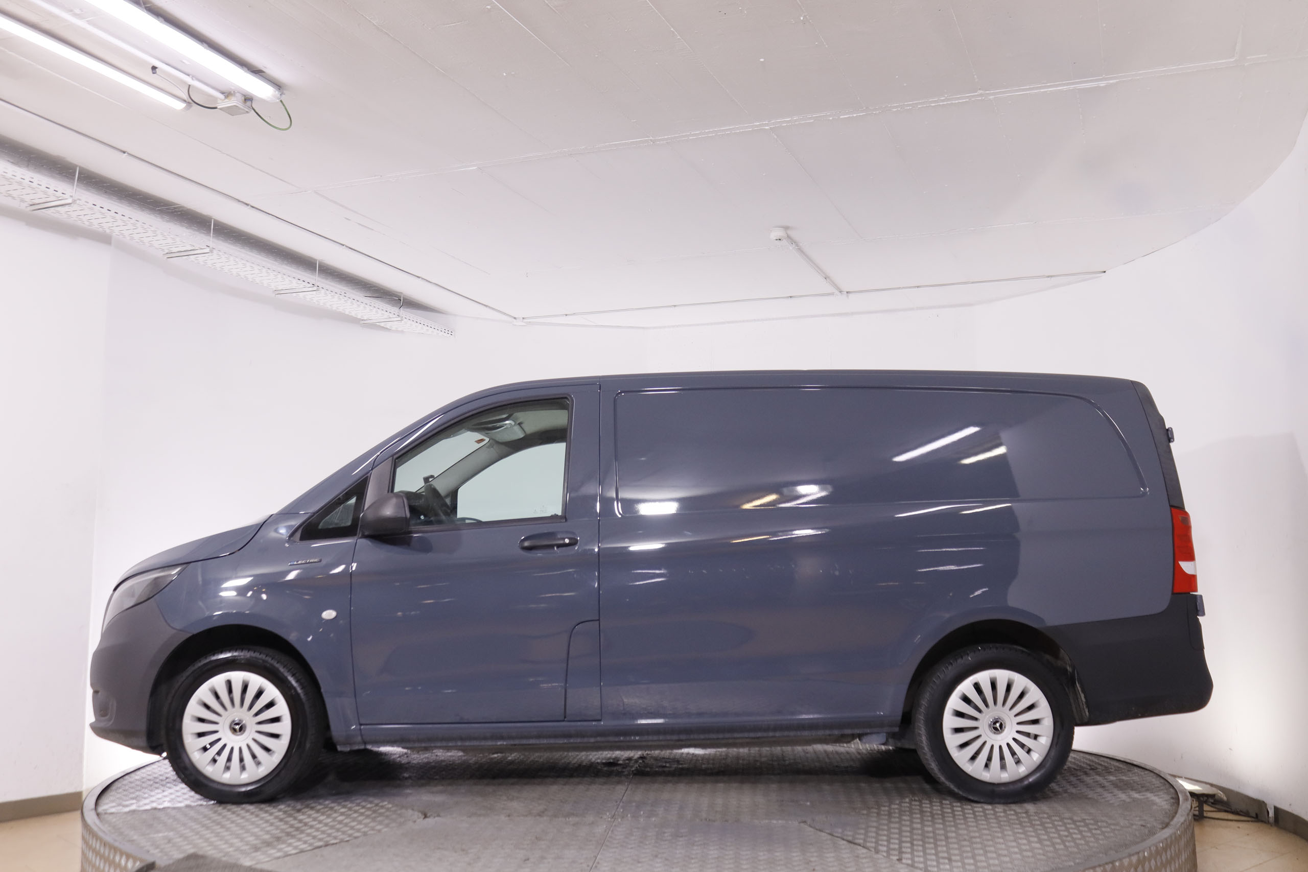 Mercedes-Benz Vito Eléctrico Furgon Largo 111 - foto 4