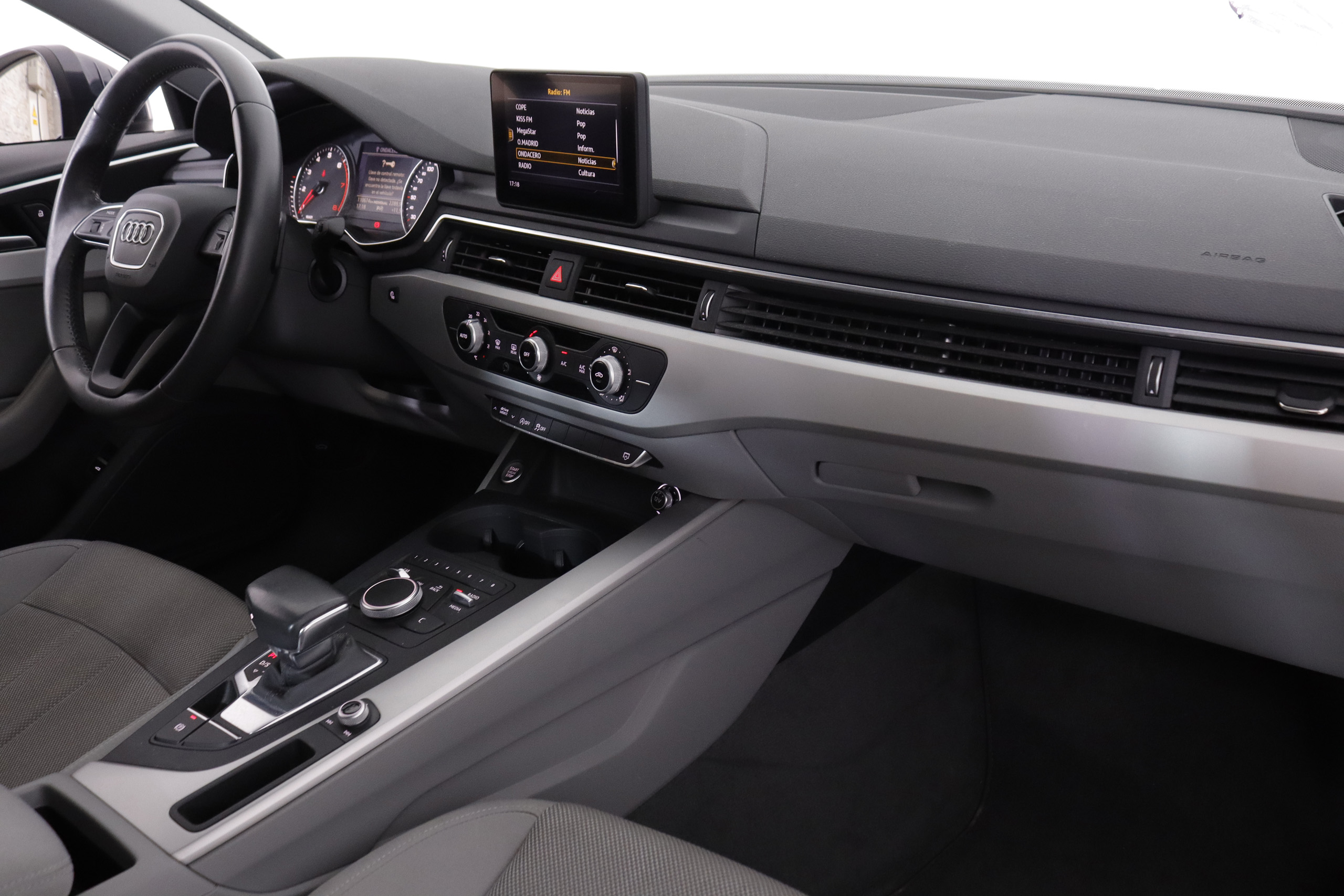 Audi A4 40 TFSI Advance - foto 12