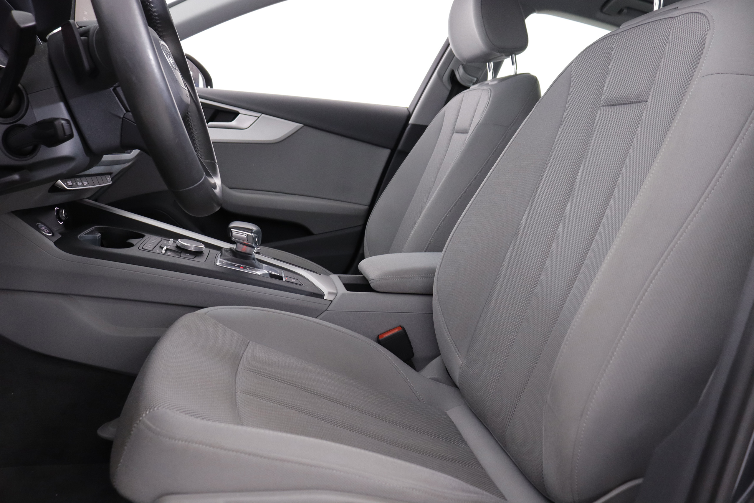 Audi A4 40 TFSI Advance - foto 16