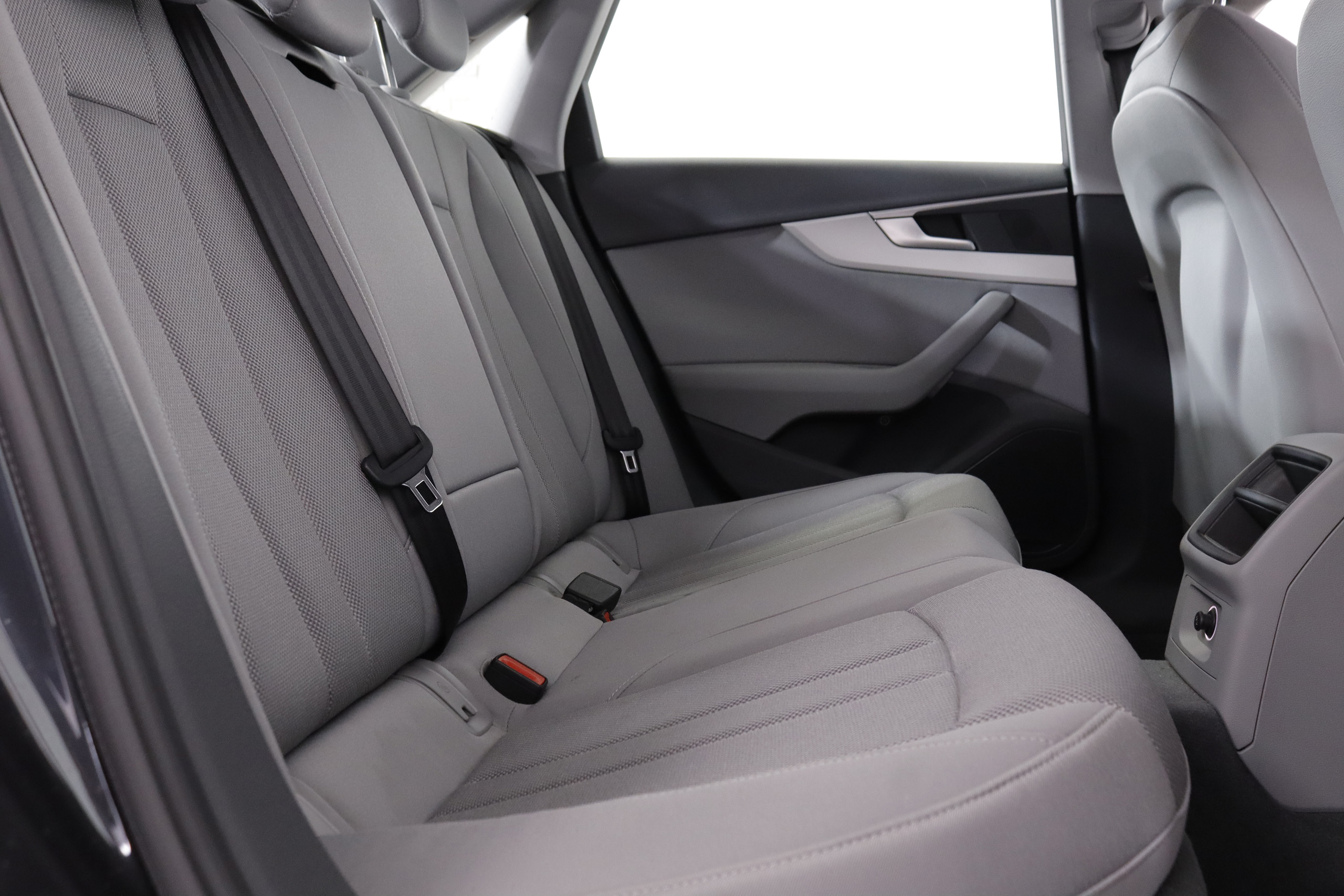 Audi A4 40 TFSI Advance - foto 18