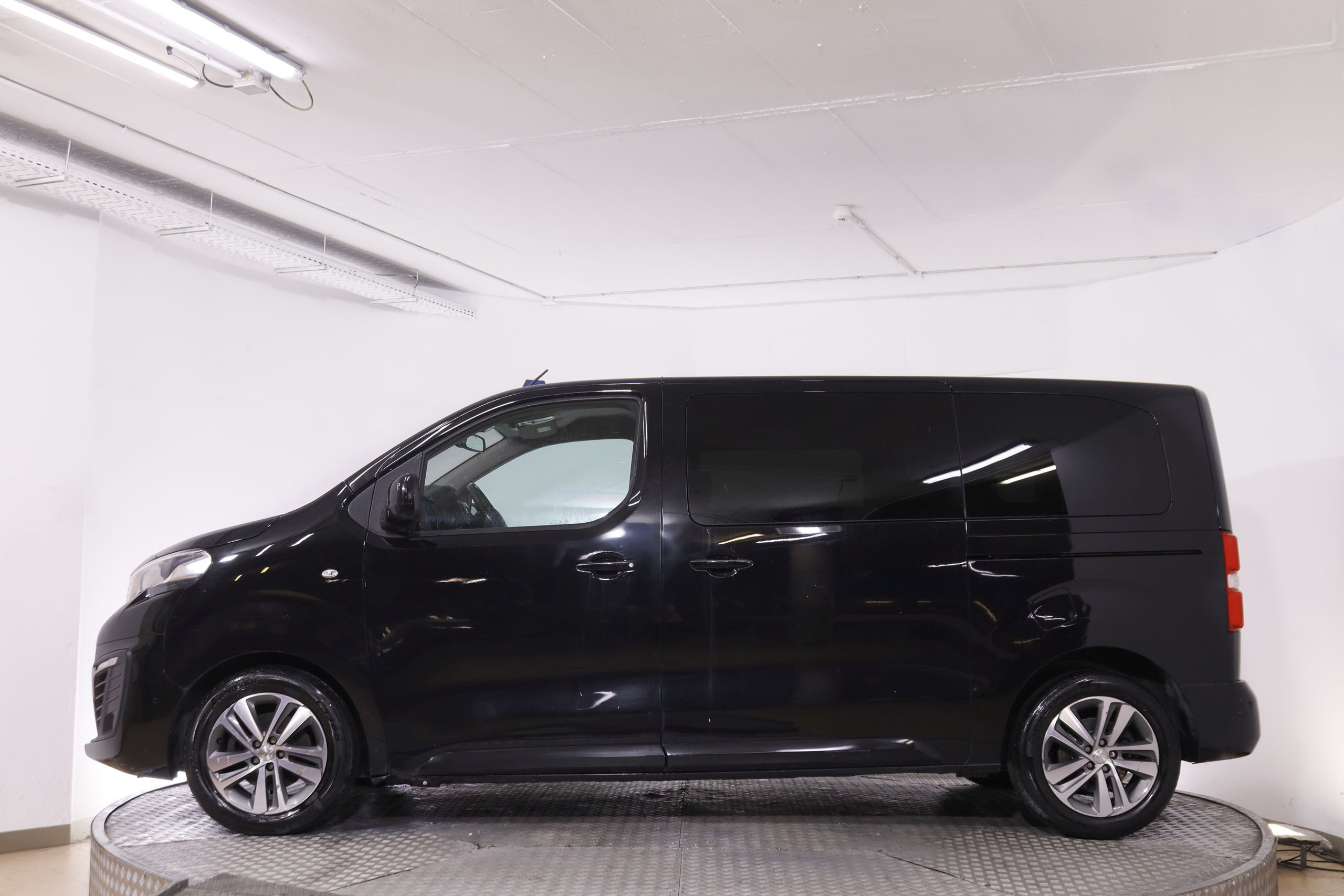Peugeot Traveller 2.0 BlueHDi 6 plazas - foto 4