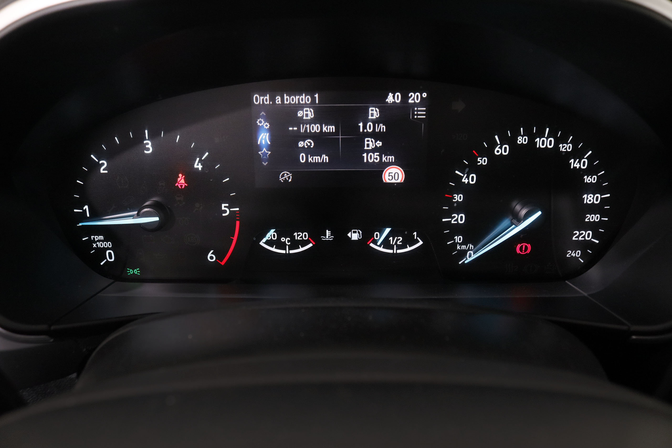 Ford Focus 1.5 EcoBlue Titanium - foto 18