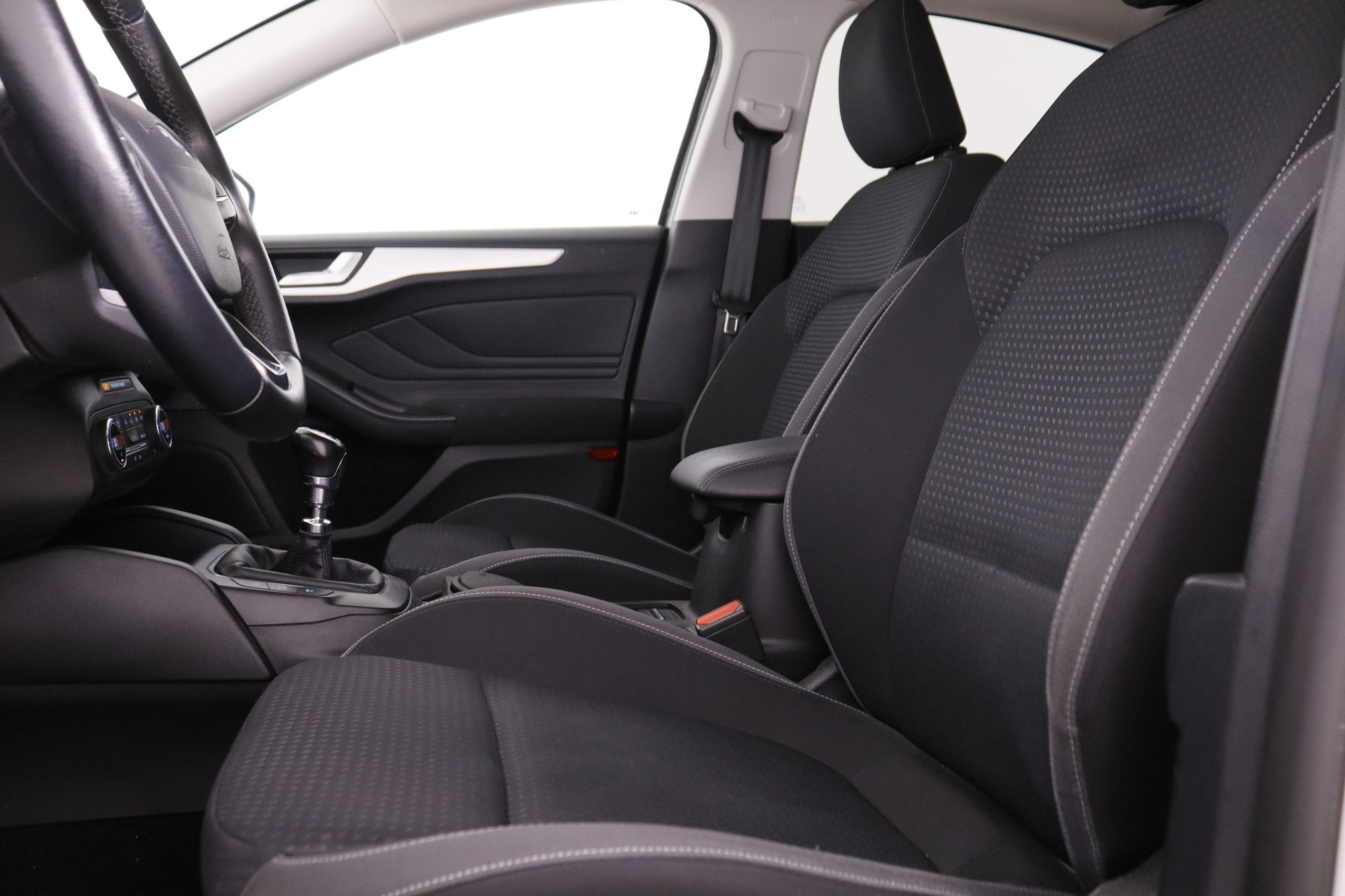 Ford Focus 1.5 EcoBlue Titanium - foto 19