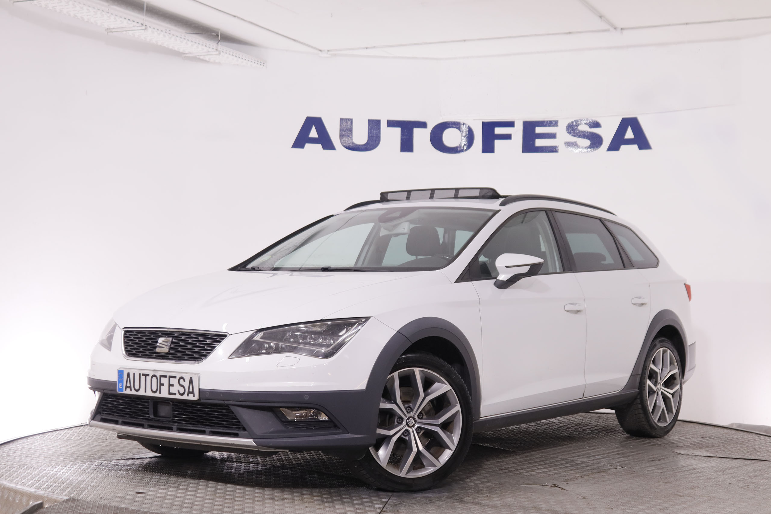 SEAT León 2.0 TDI Xperience 4DRIVE DSG - foto 1