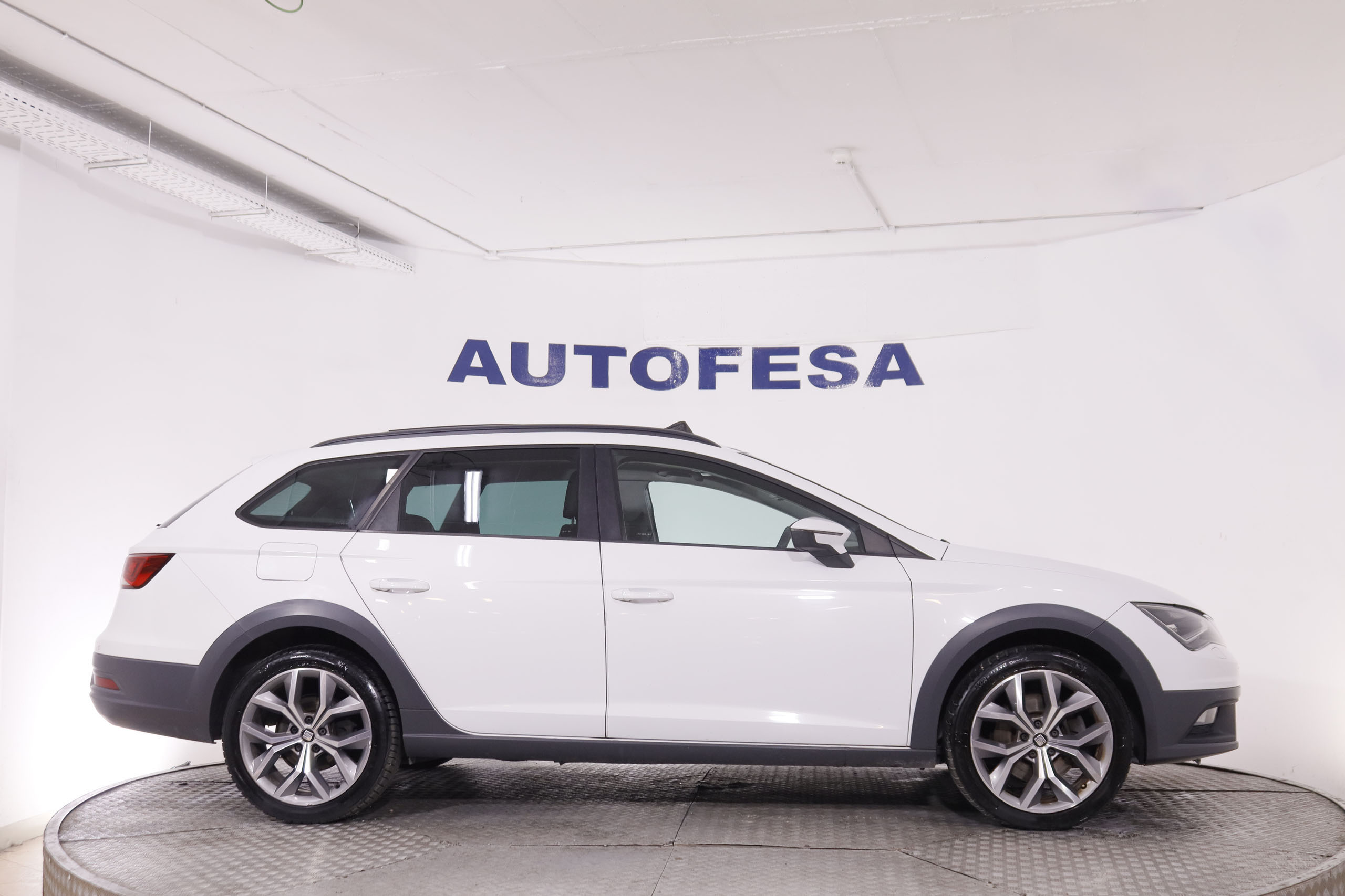 SEAT León 2.0 TDI Xperience 4DRIVE DSG - foto 8