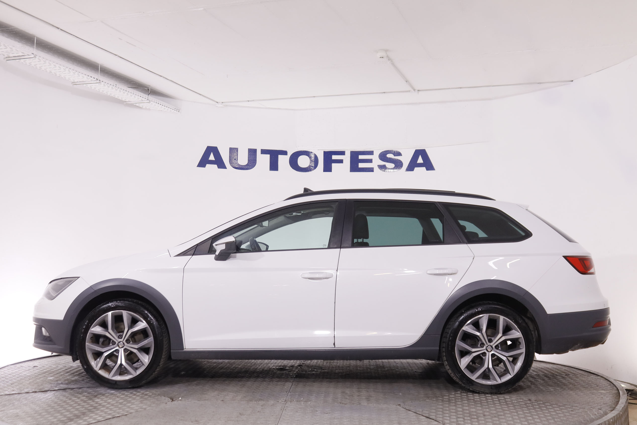 SEAT León 2.0 TDI Xperience 4DRIVE DSG - foto 4