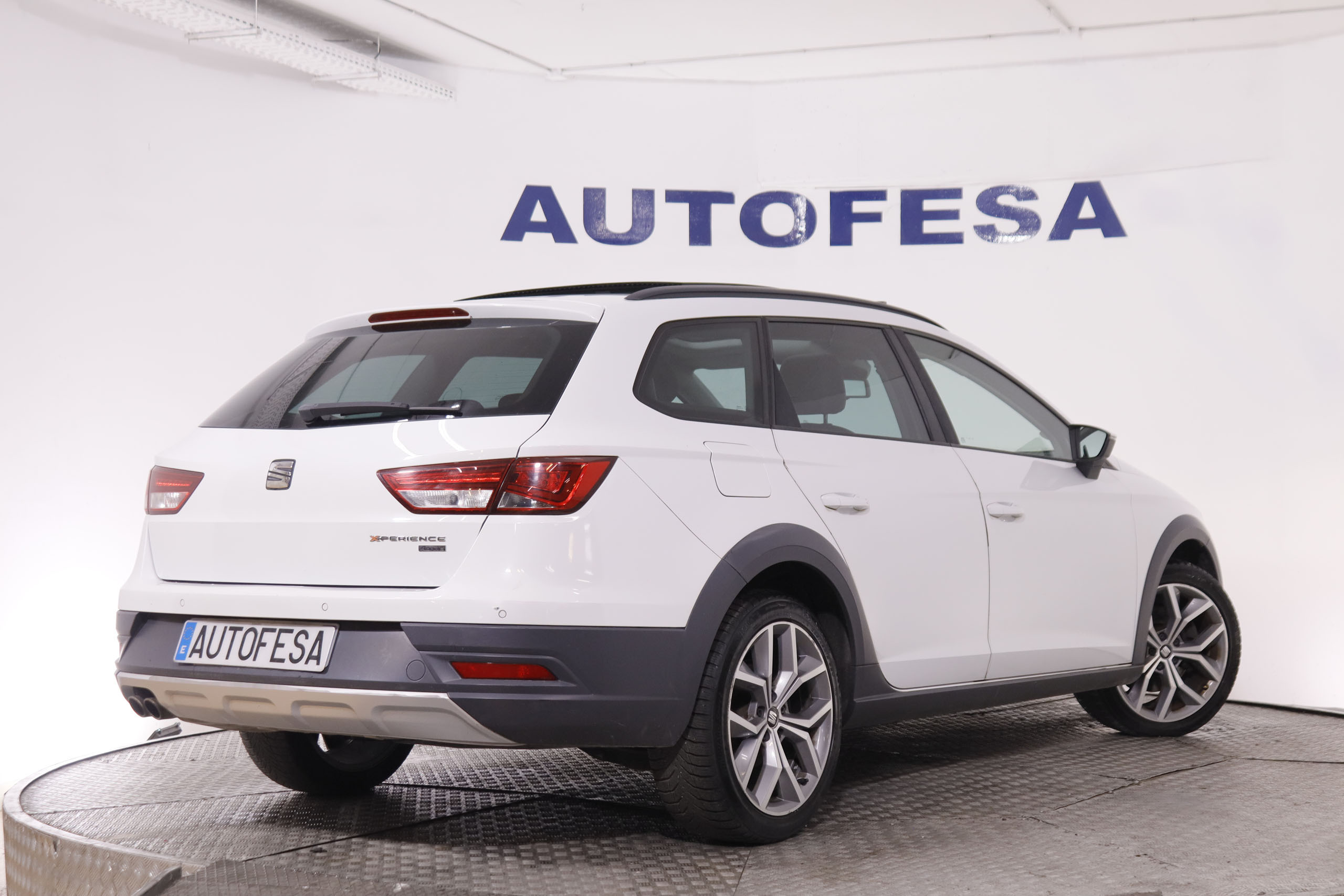 SEAT León 2.0 TDI Xperience 4DRIVE DSG - foto 5