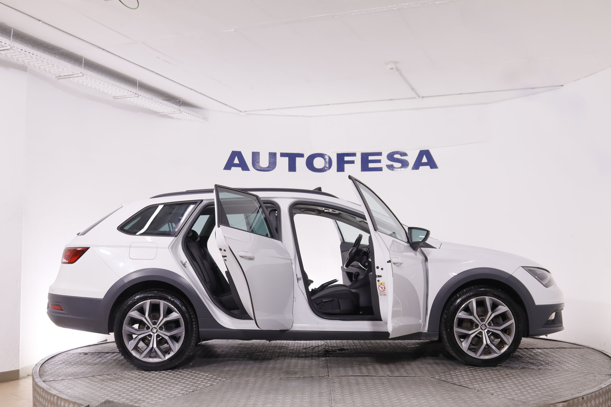 SEAT León 2.0 TDI Xperience 4DRIVE DSG - foto 10