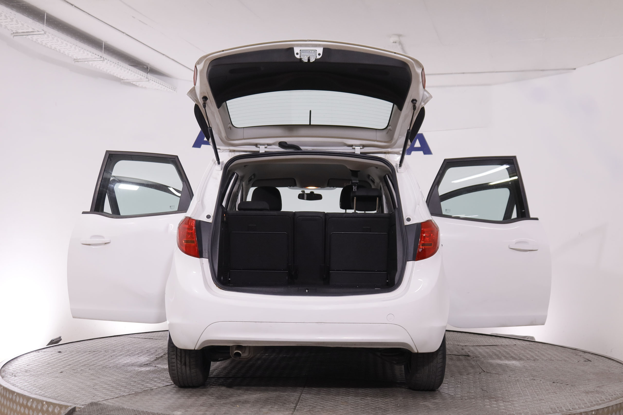 Opel Meriva 1.4i - foto 9