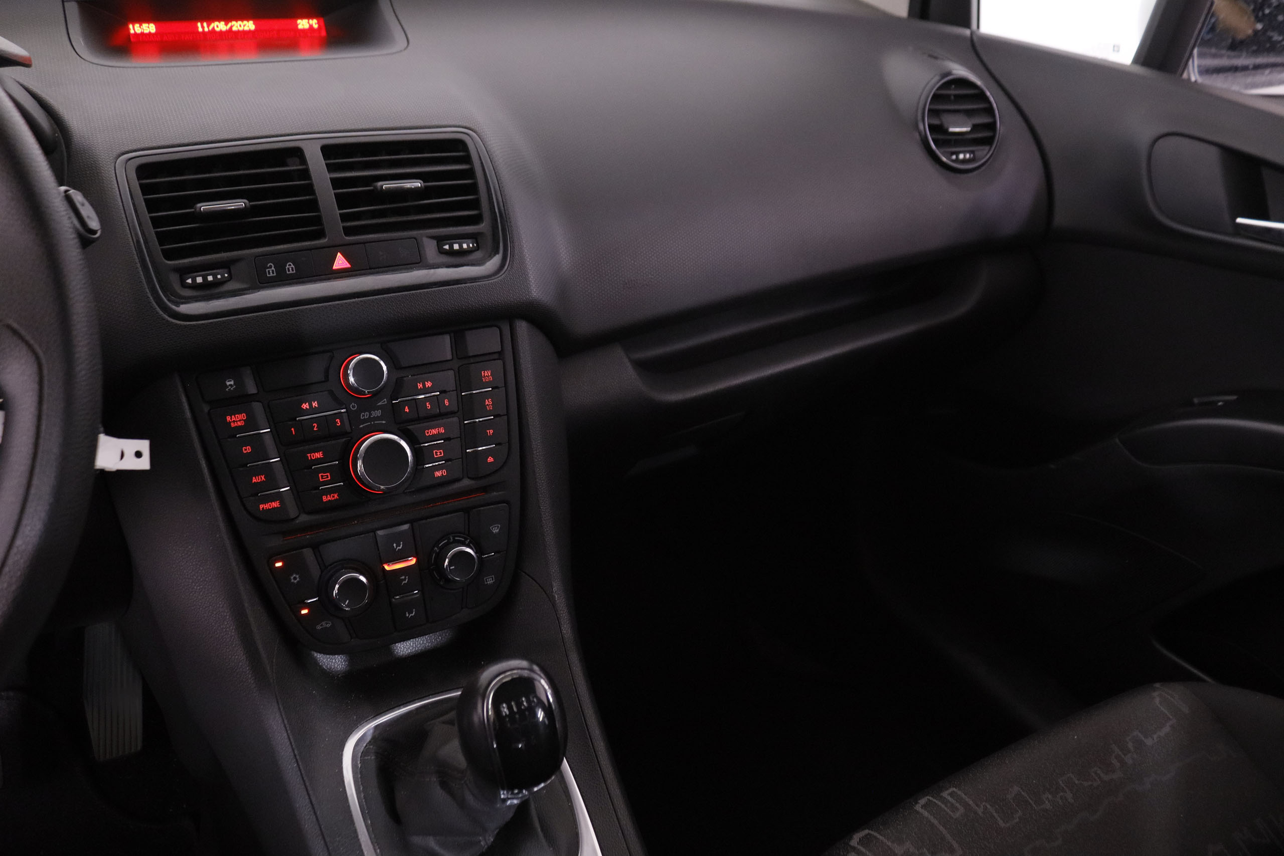 Opel Meriva 1.4i - foto 13