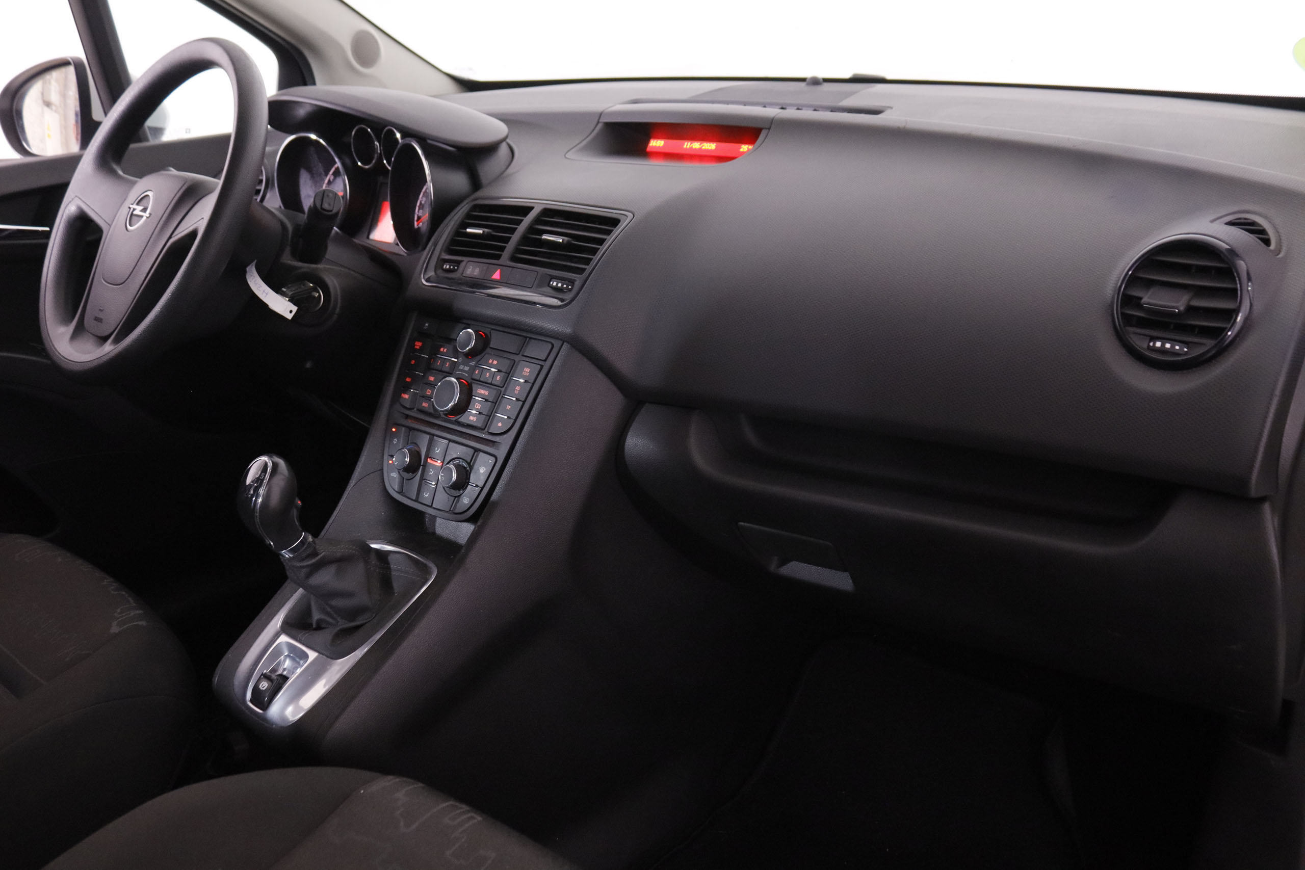 Opel Meriva 1.4i - foto 12