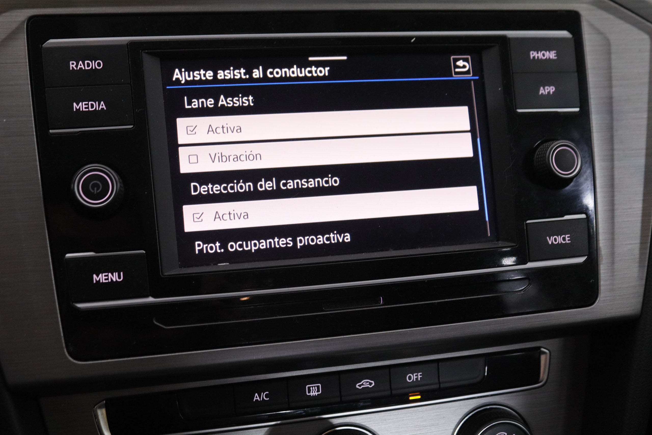 Volkswagen Passat 2.0 TDI DSG - foto 16