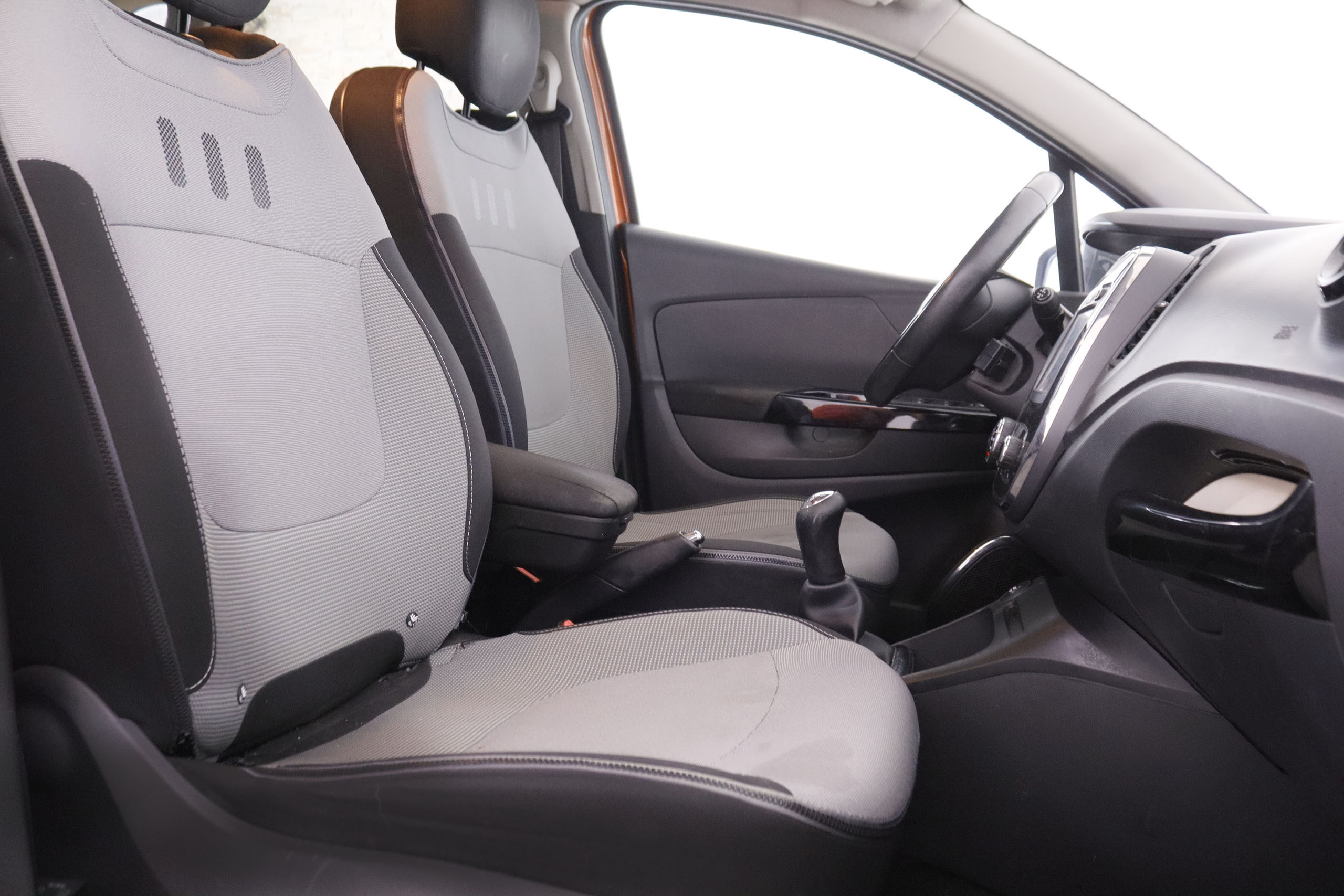 Renault Captur 1.5 dCi ECO2 Adventure - foto 14