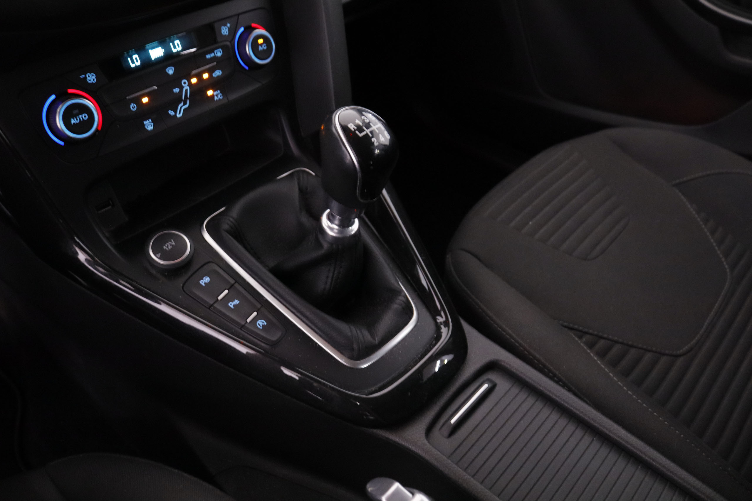 Ford Focus 1.0 EcoBoost Titanium - foto 14