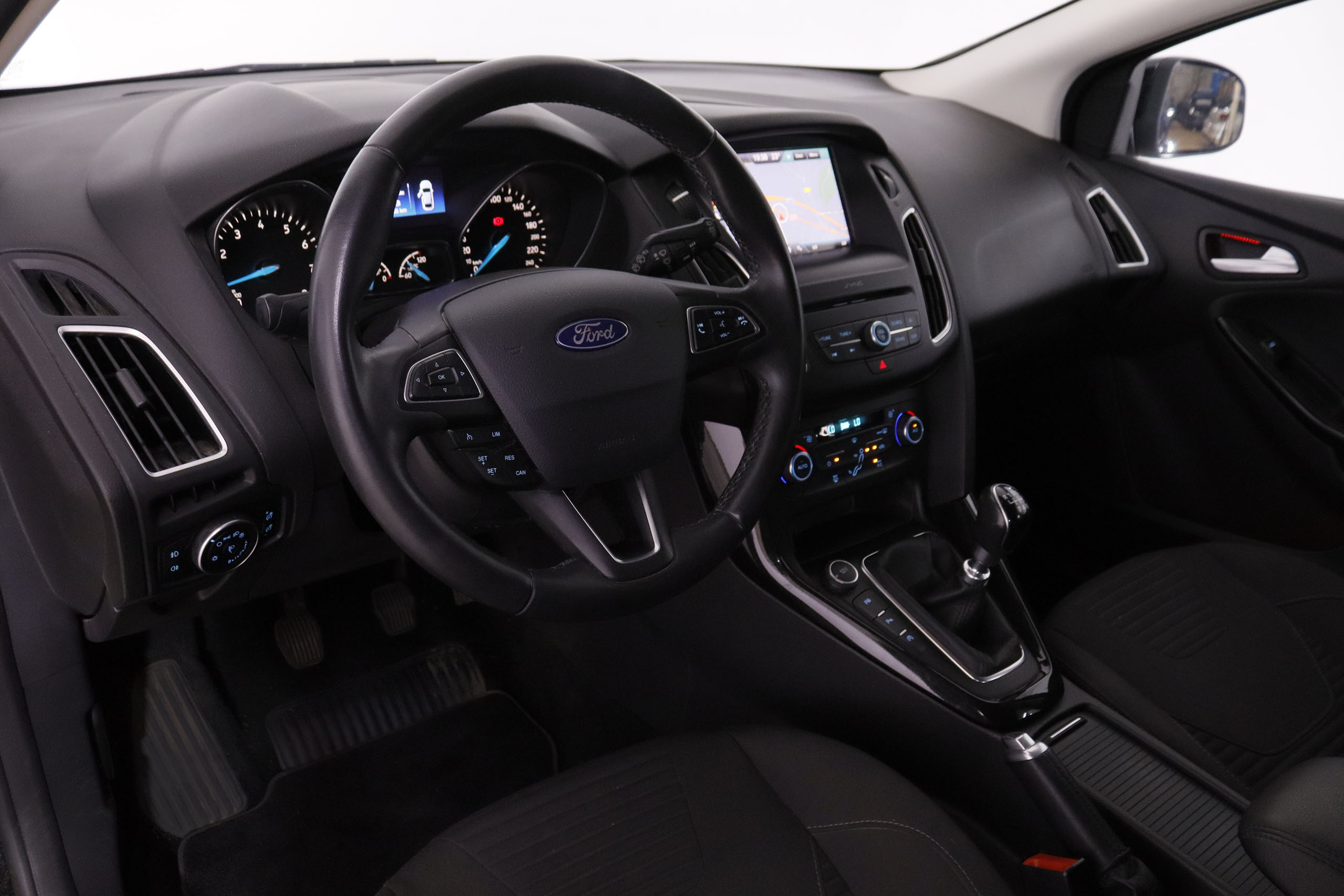 Ford Focus 1.0 EcoBoost Titanium - foto 11