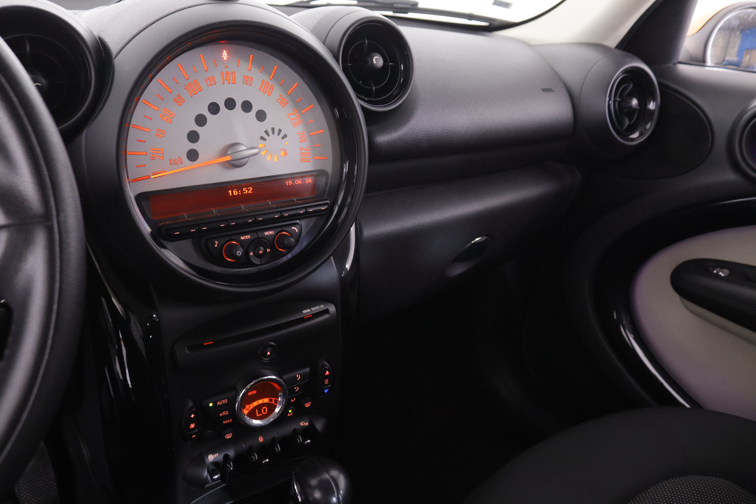 MINI Cooper 2.0D - foto 12
