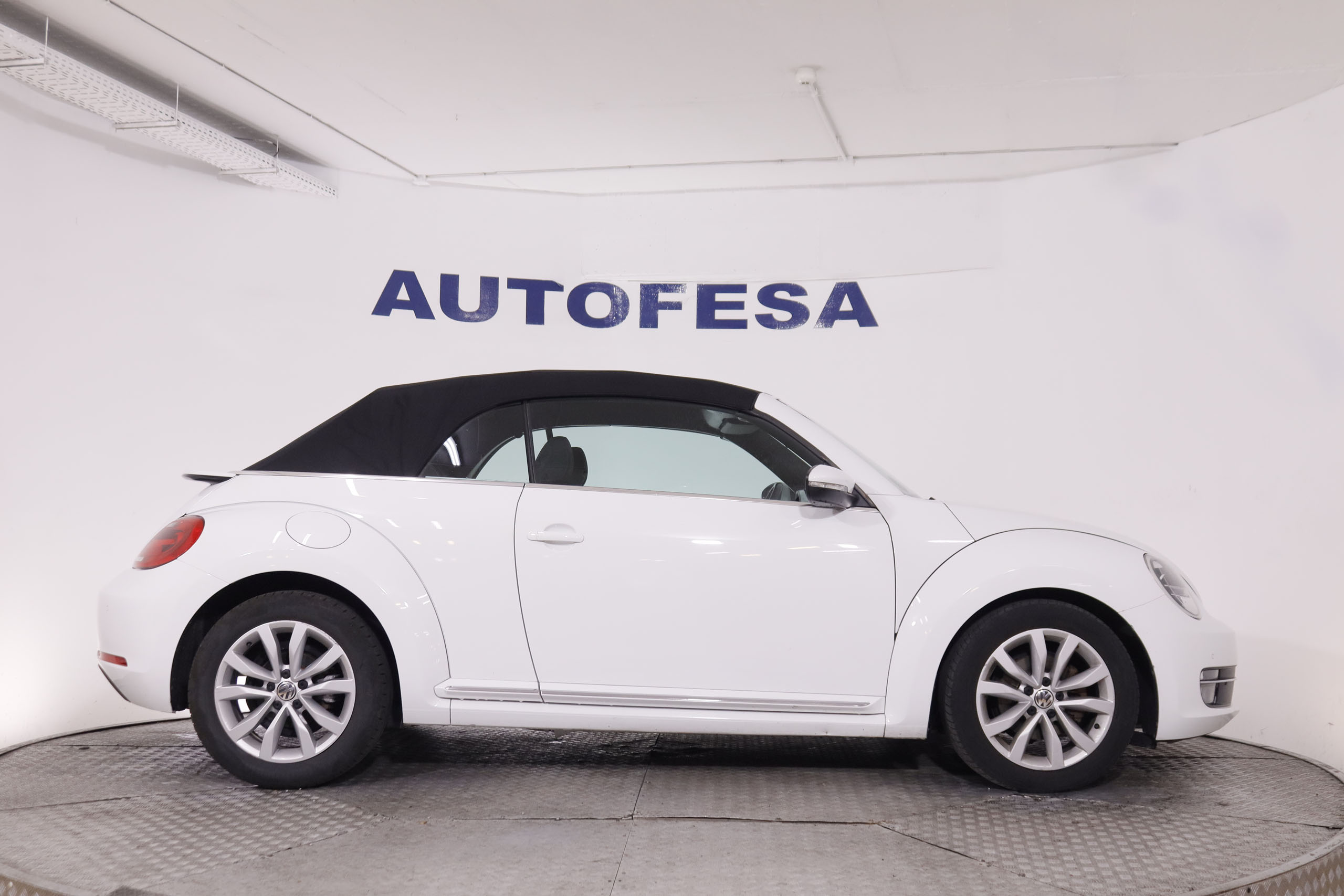 Volkswagen Beetle Cabrio 2.0 TDI - foto 6
