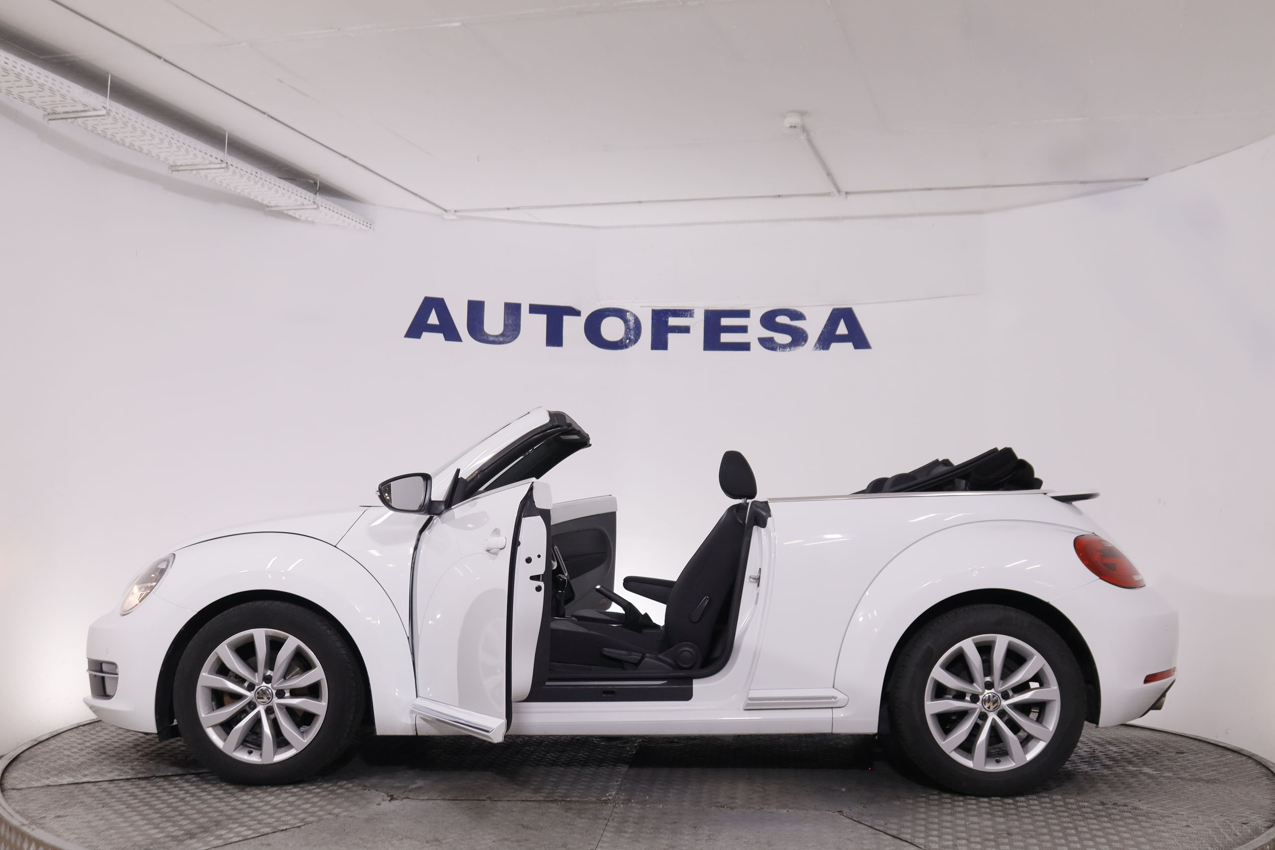 Volkswagen Beetle Cabrio 2.0 TDI - foto 12