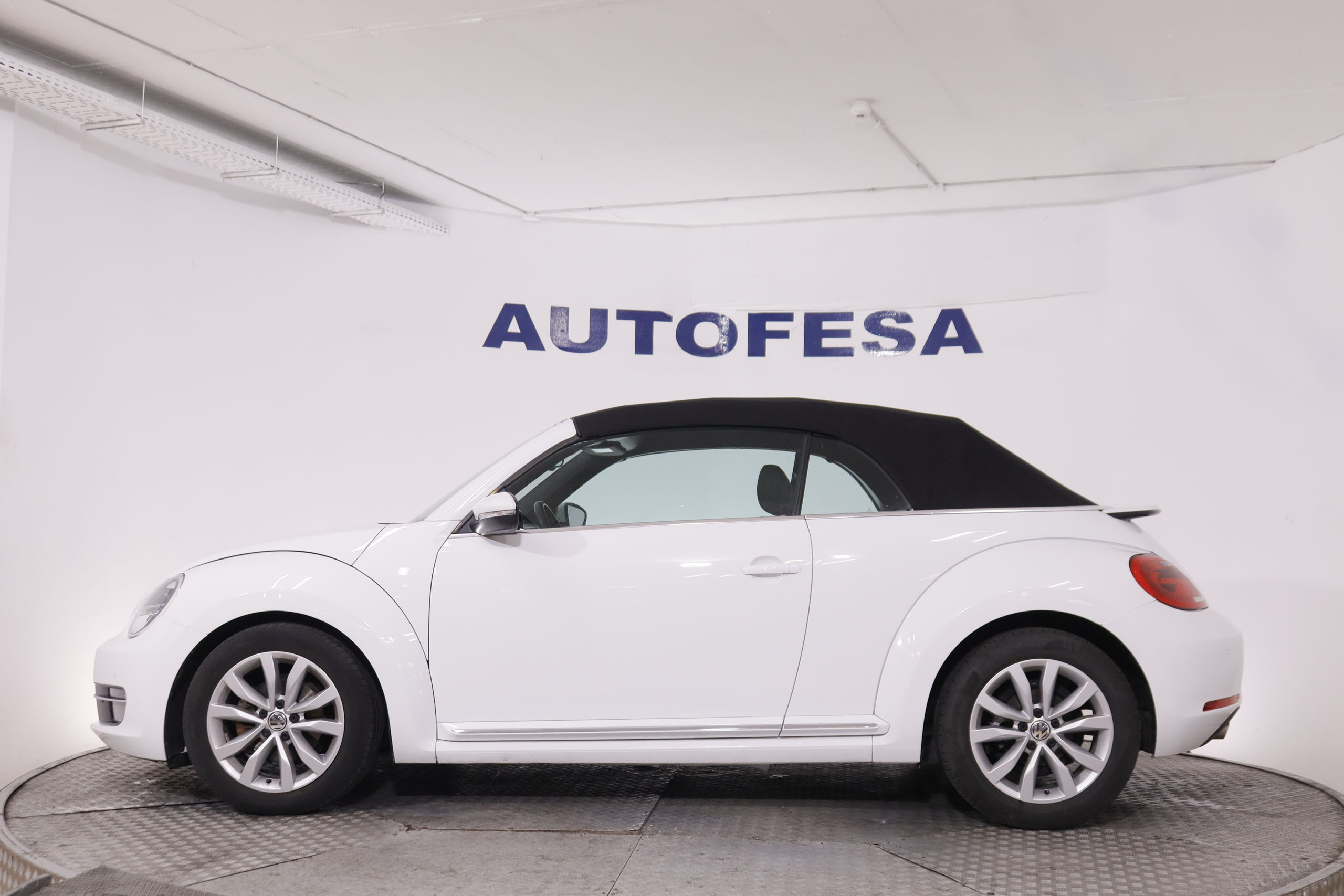 Volkswagen Beetle Cabrio 2.0 TDI - foto 13