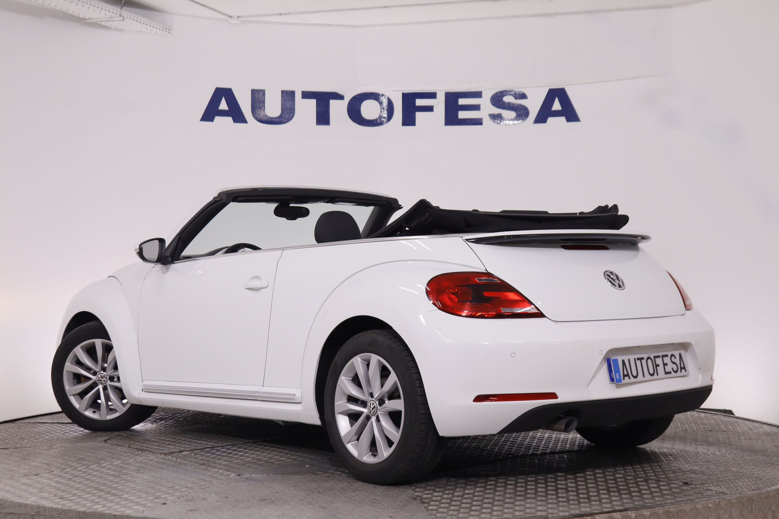 Volkswagen Beetle Cabrio 2.0 TDI - foto 10