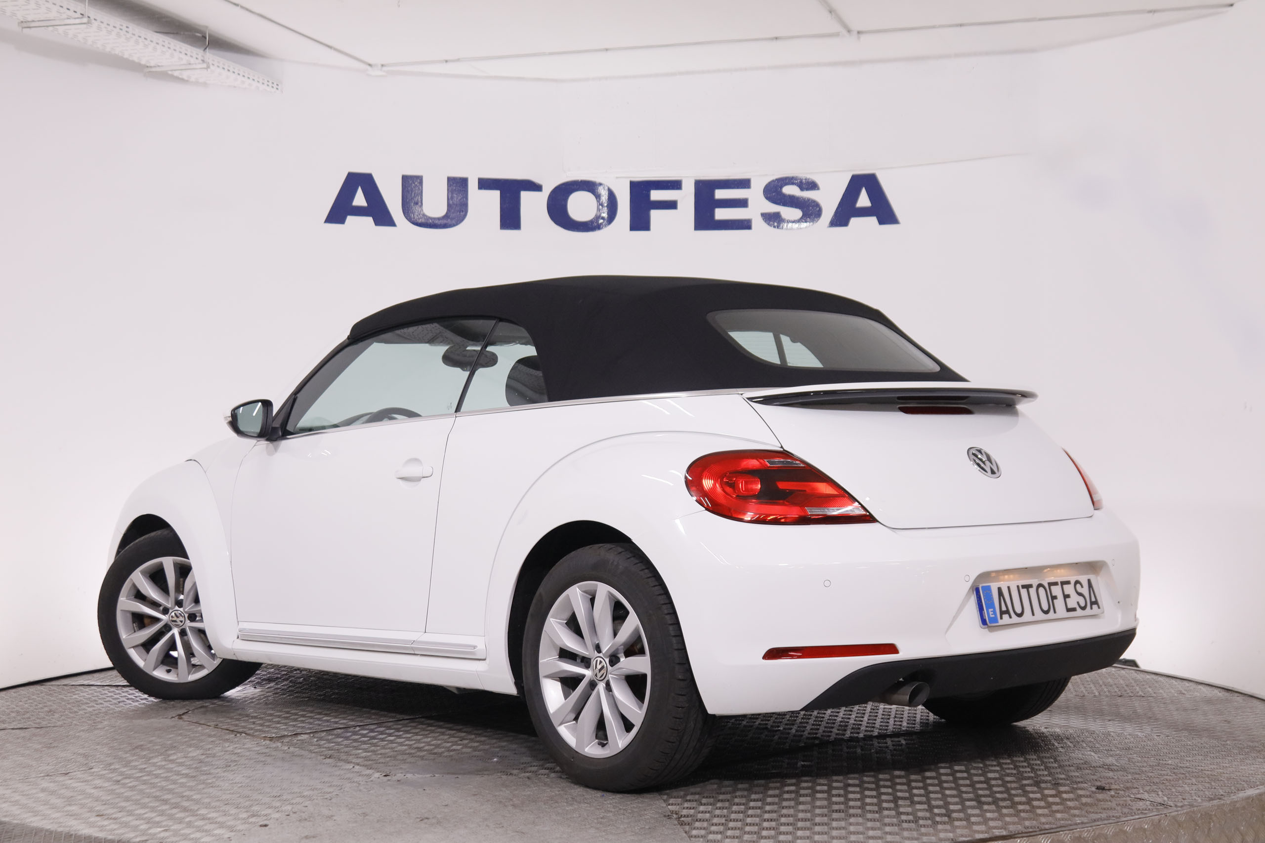 Volkswagen Beetle Cabrio 2.0 TDI - foto 11