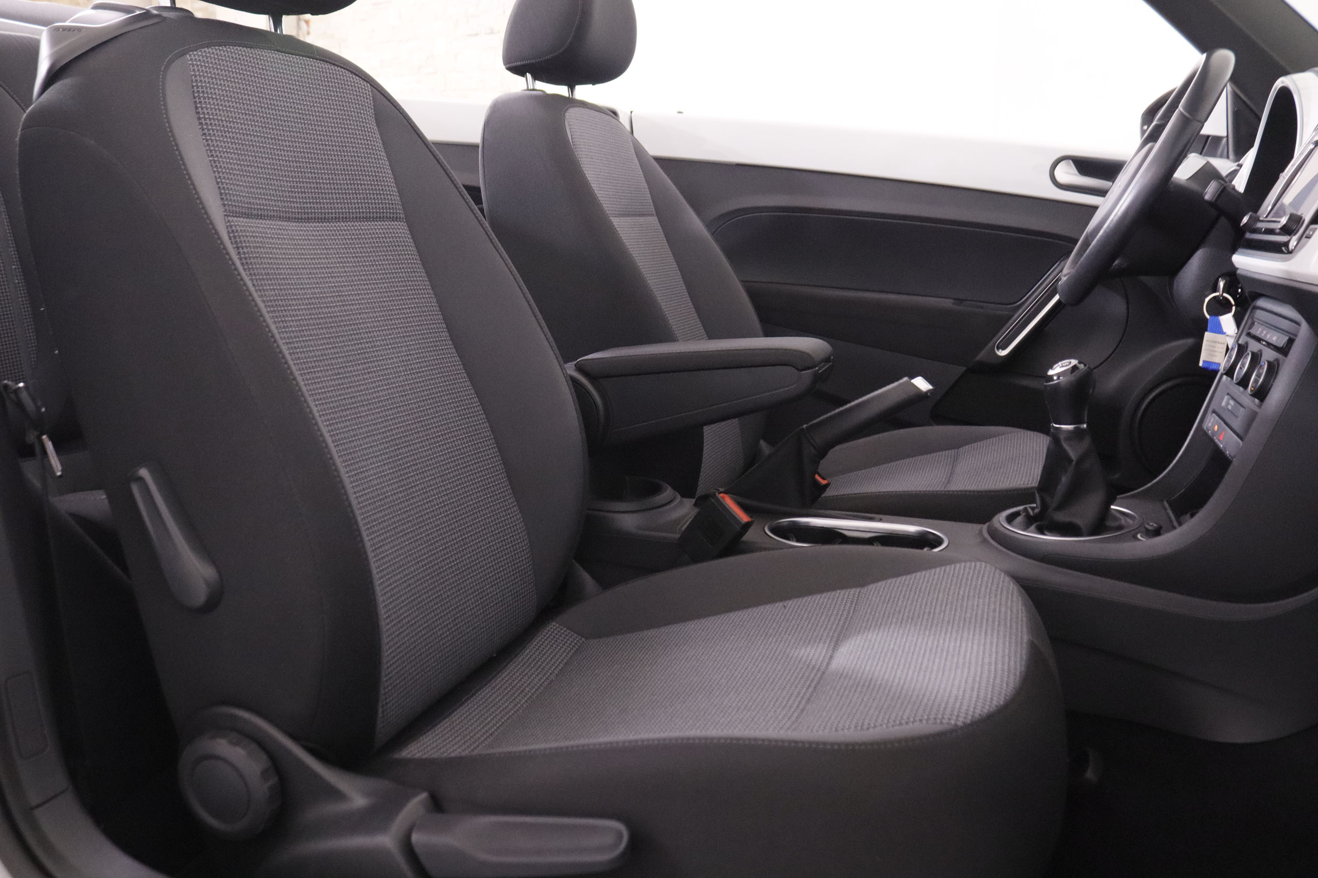 Volkswagen Beetle Cabrio 2.0 TDI - foto 20