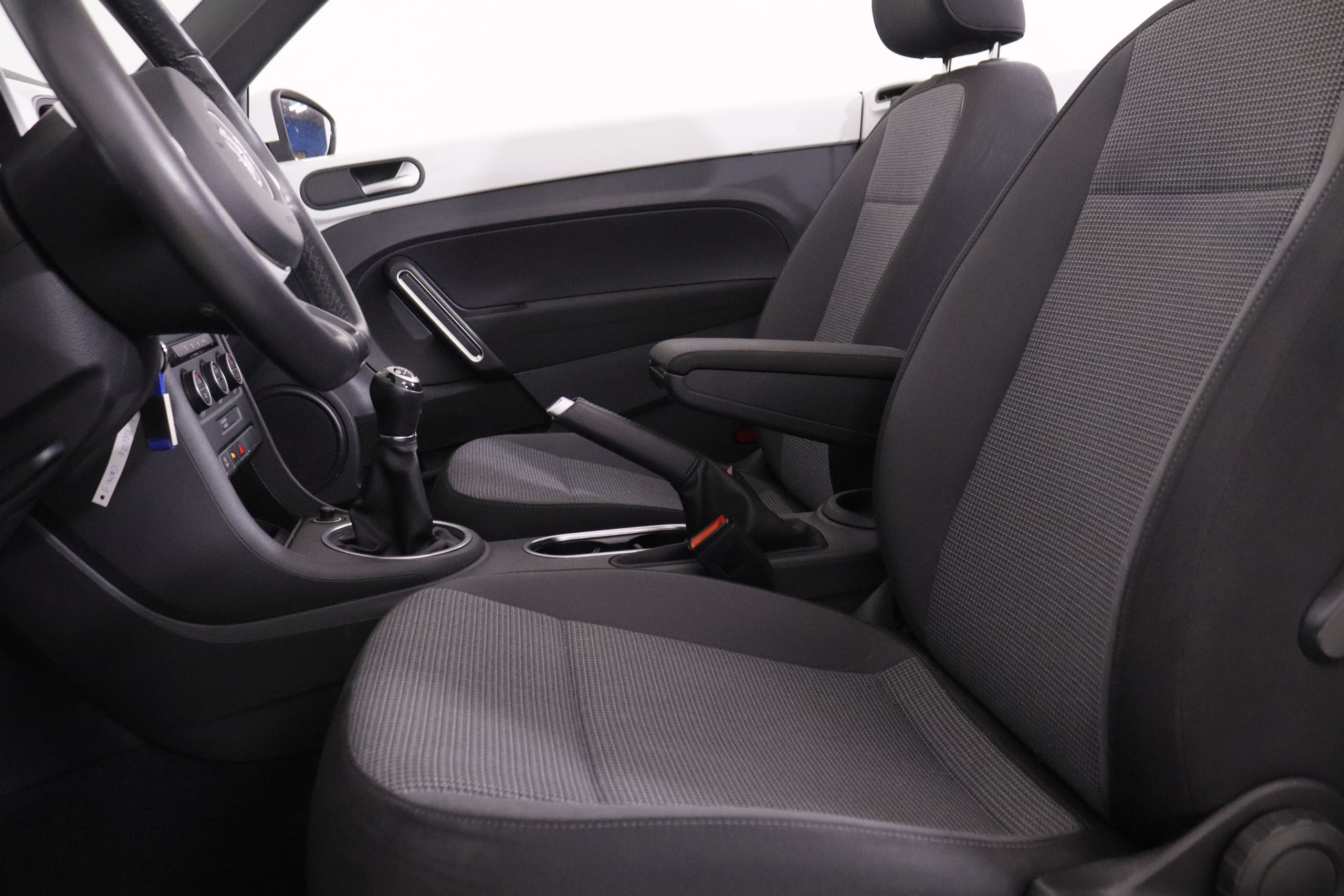 Volkswagen Beetle Cabrio 2.0 TDI - foto 19
