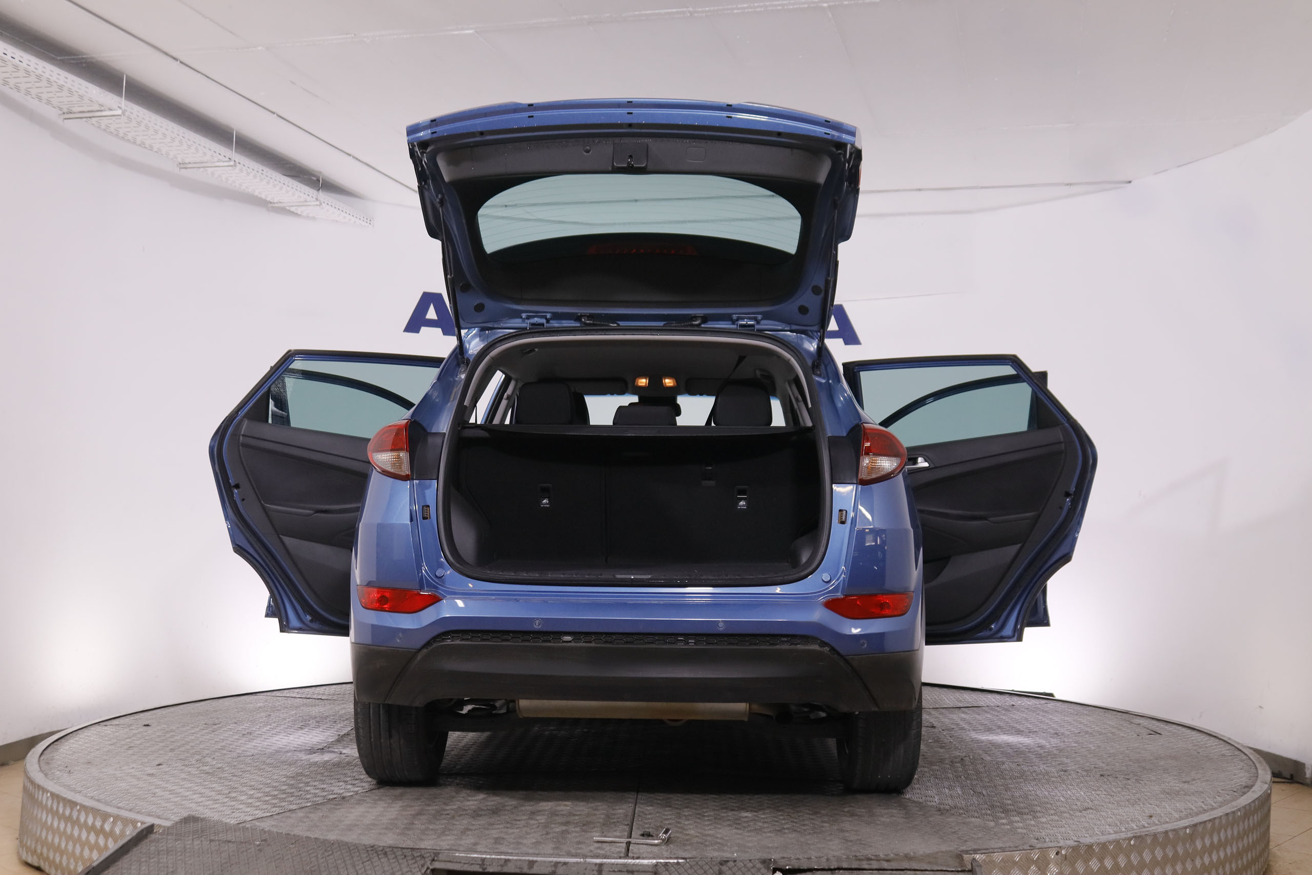 Hyundai Tucson 1.7 CRDi 4x2 - foto 8