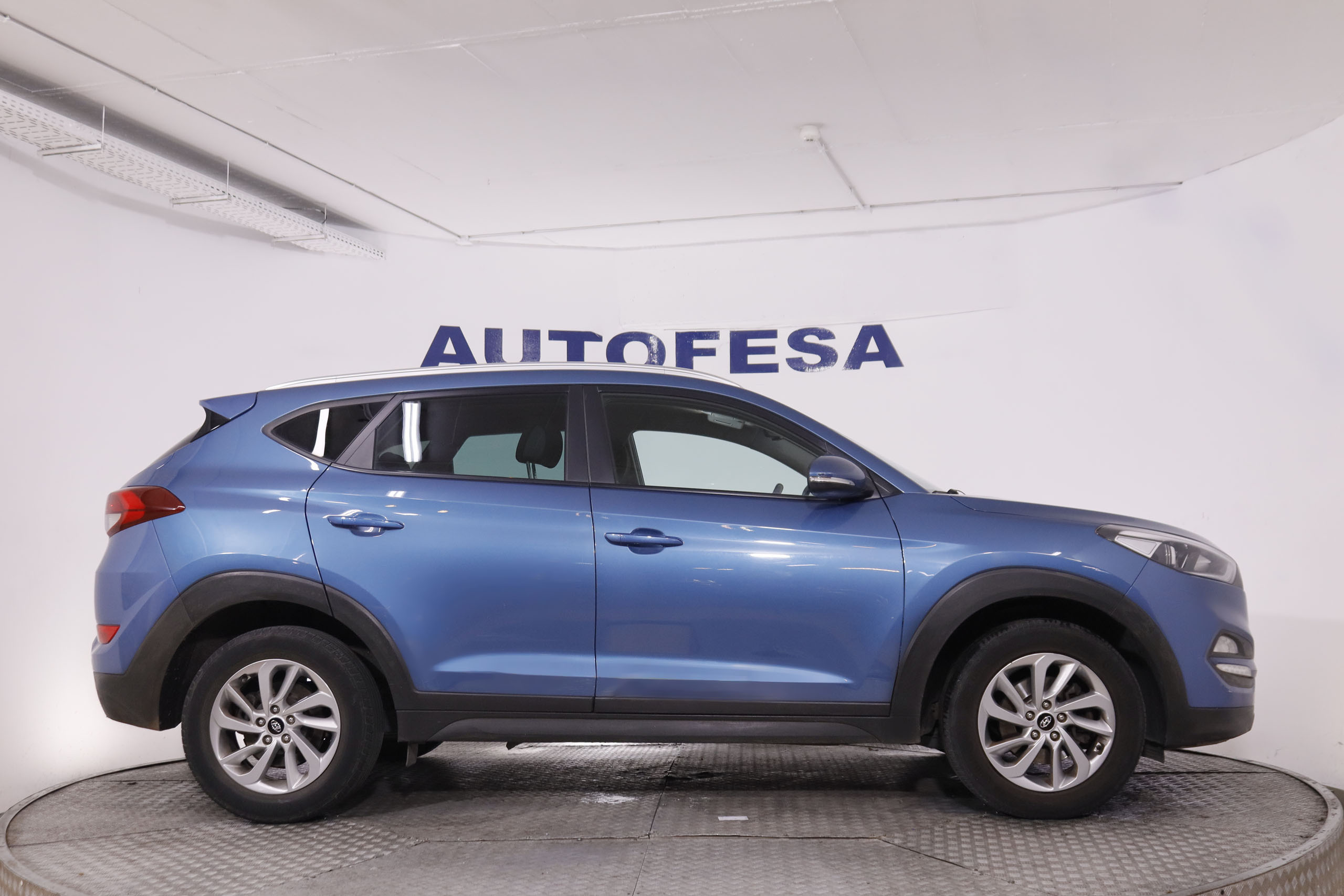 Hyundai Tucson 1.7 CRDi 4x2 - foto 9
